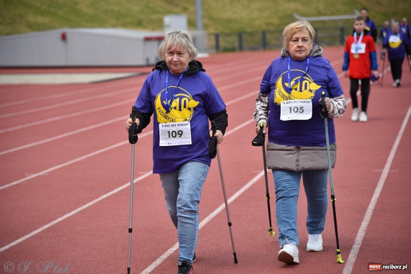 Zdjęcie w galerii na portalu naszraciborz.pl: Jubileuszowy Bieg bez barier na stadionie OSiR w Raciborzu wiadomości z regionu