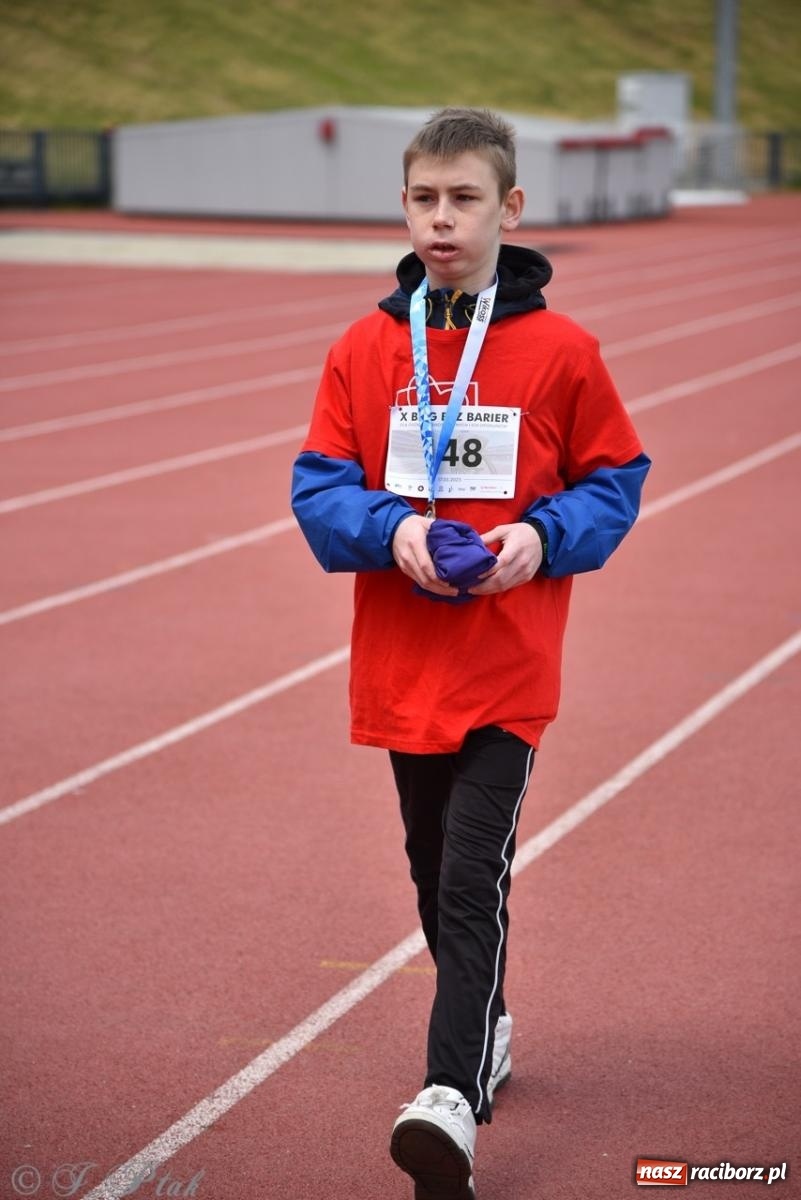 Zdjęcie w galerii na portalu naszraciborz.pl: Jubileuszowy Bieg bez barier na stadionie OSiR w Raciborzu wiadomości z regionu
