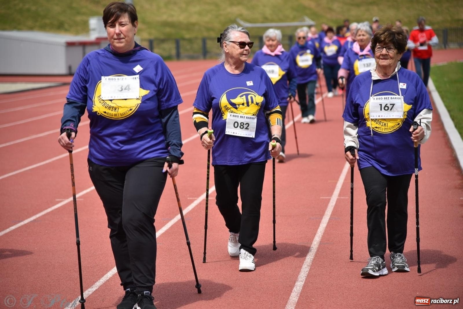 Zdjęcie w galerii na portalu naszraciborz.pl: Jubileuszowy Bieg bez barier na stadionie OSiR w Raciborzu wiadomości z regionu
