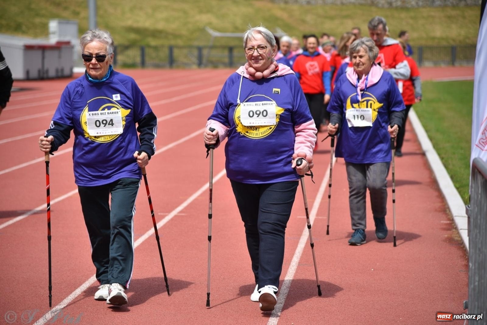 Zdjęcie w galerii na portalu naszraciborz.pl: Jubileuszowy Bieg bez barier na stadionie OSiR w Raciborzu wiadomości z regionu