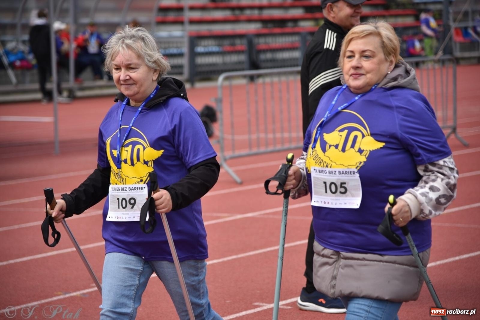 Zdjęcie w galerii na portalu naszraciborz.pl: Jubileuszowy Bieg bez barier na stadionie OSiR w Raciborzu wiadomości z regionu