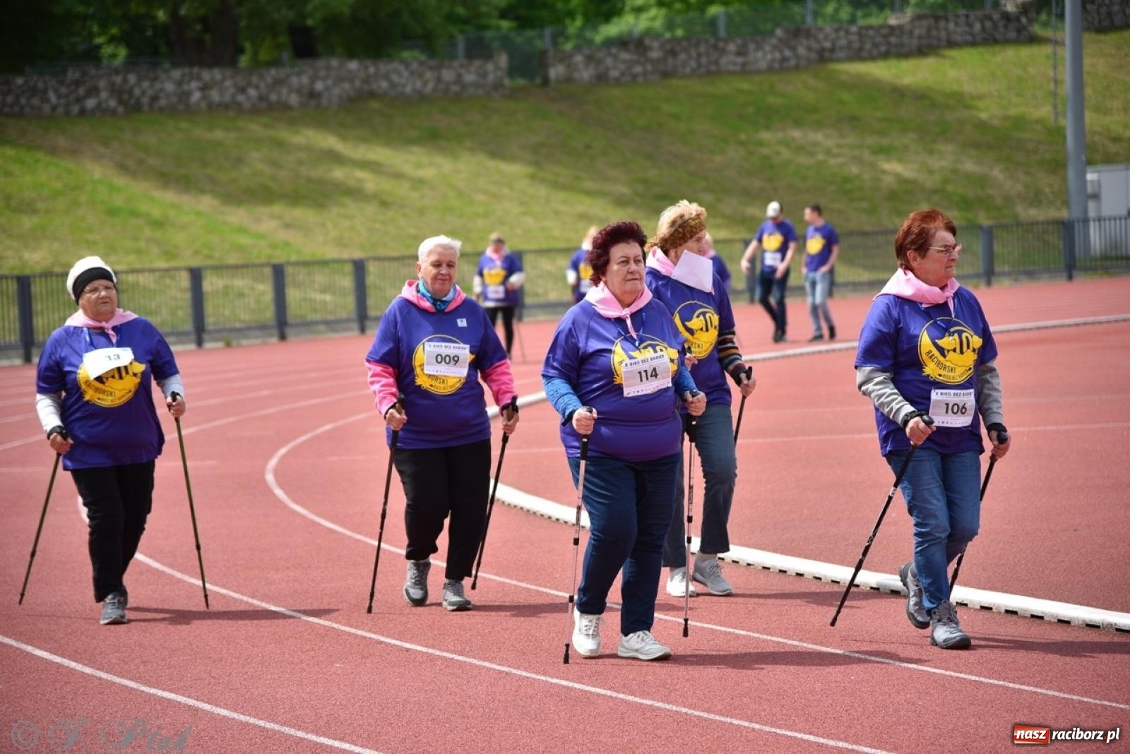 Zdjęcie w galerii na portalu naszraciborz.pl: Jubileuszowy Bieg bez barier na stadionie OSiR w Raciborzu wiadomości z regionu