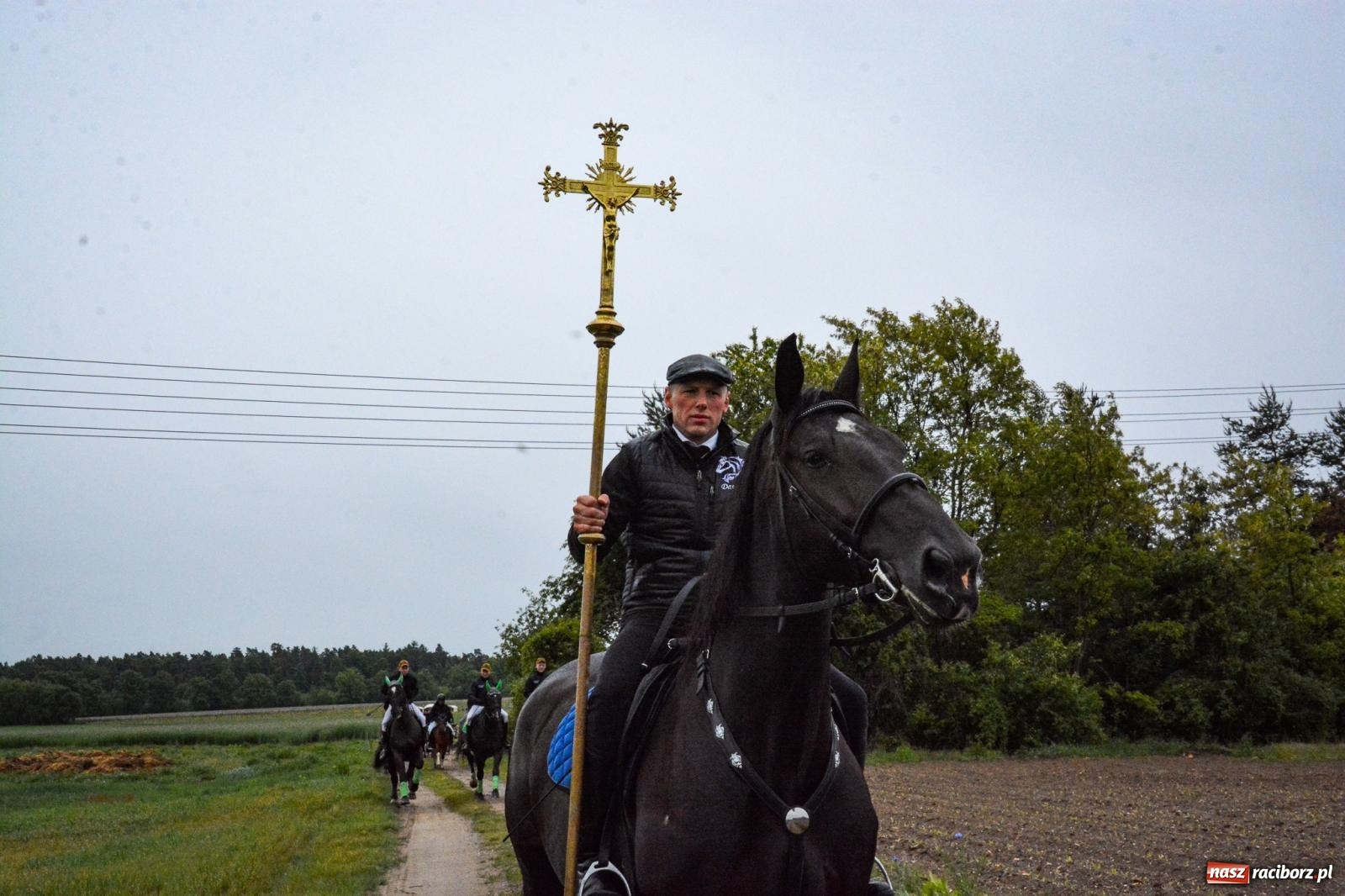 Zdjęcie w galerii na portalu naszraciborz.pl: Procesja św. Urbana w Kobyli odbyła się mimo deszczu. Wierni nie zawiedli wiadomości z regionu