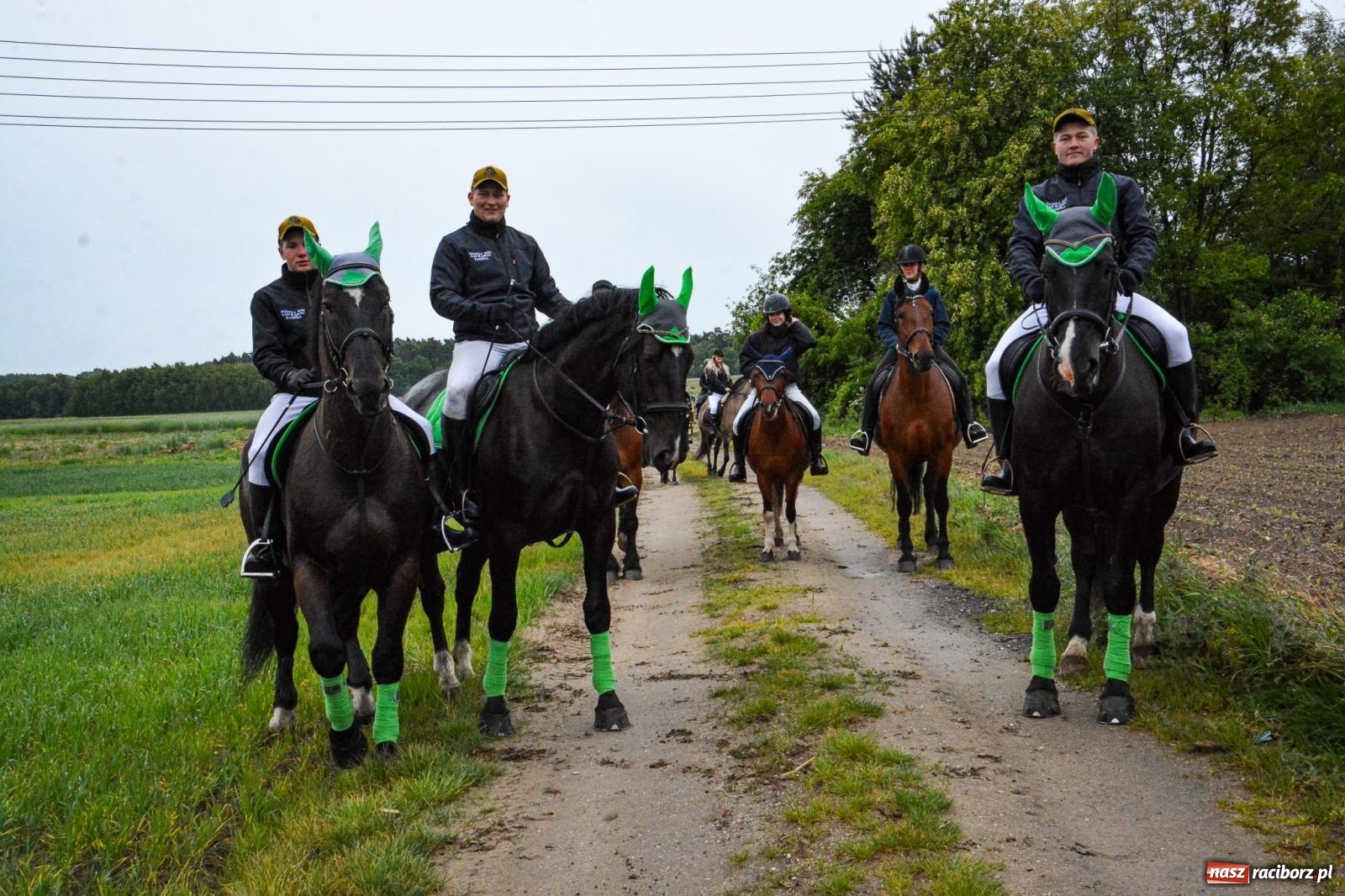 Zdjęcie w galerii na portalu naszraciborz.pl: Procesja św. Urbana w Kobyli odbyła się mimo deszczu. Wierni nie zawiedli wiadomości z regionu