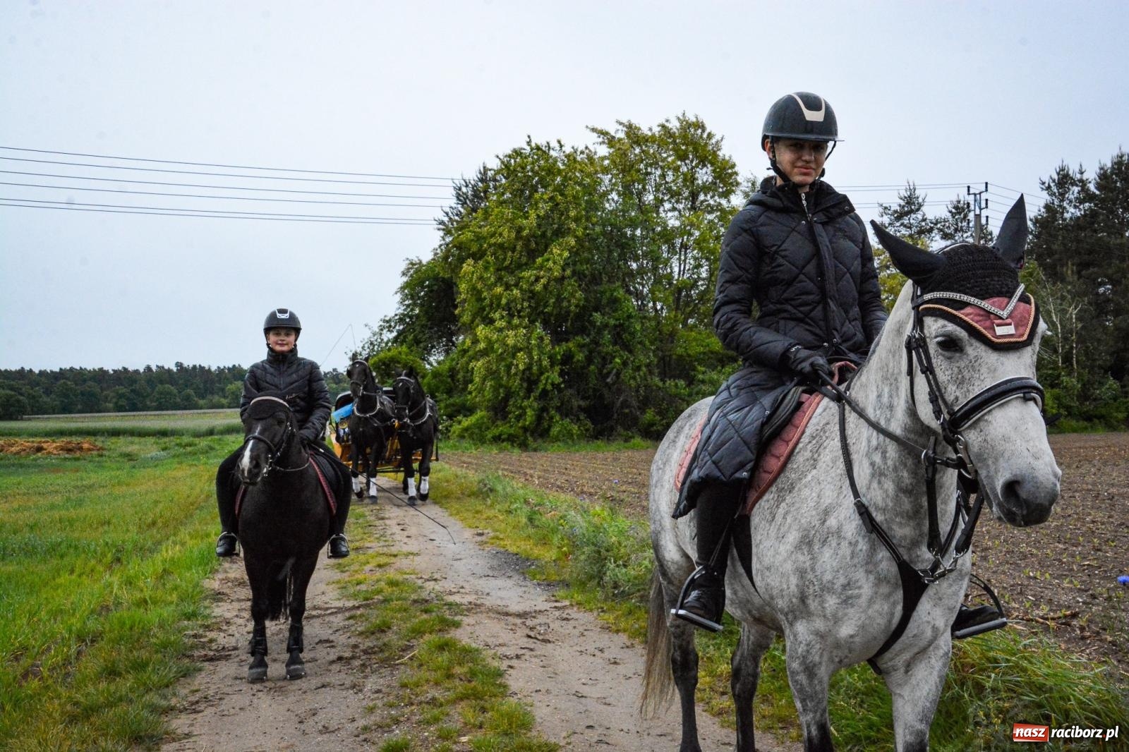 Zdjęcie w galerii na portalu naszraciborz.pl: Procesja św. Urbana w Kobyli odbyła się mimo deszczu. Wierni nie zawiedli wiadomości z regionu