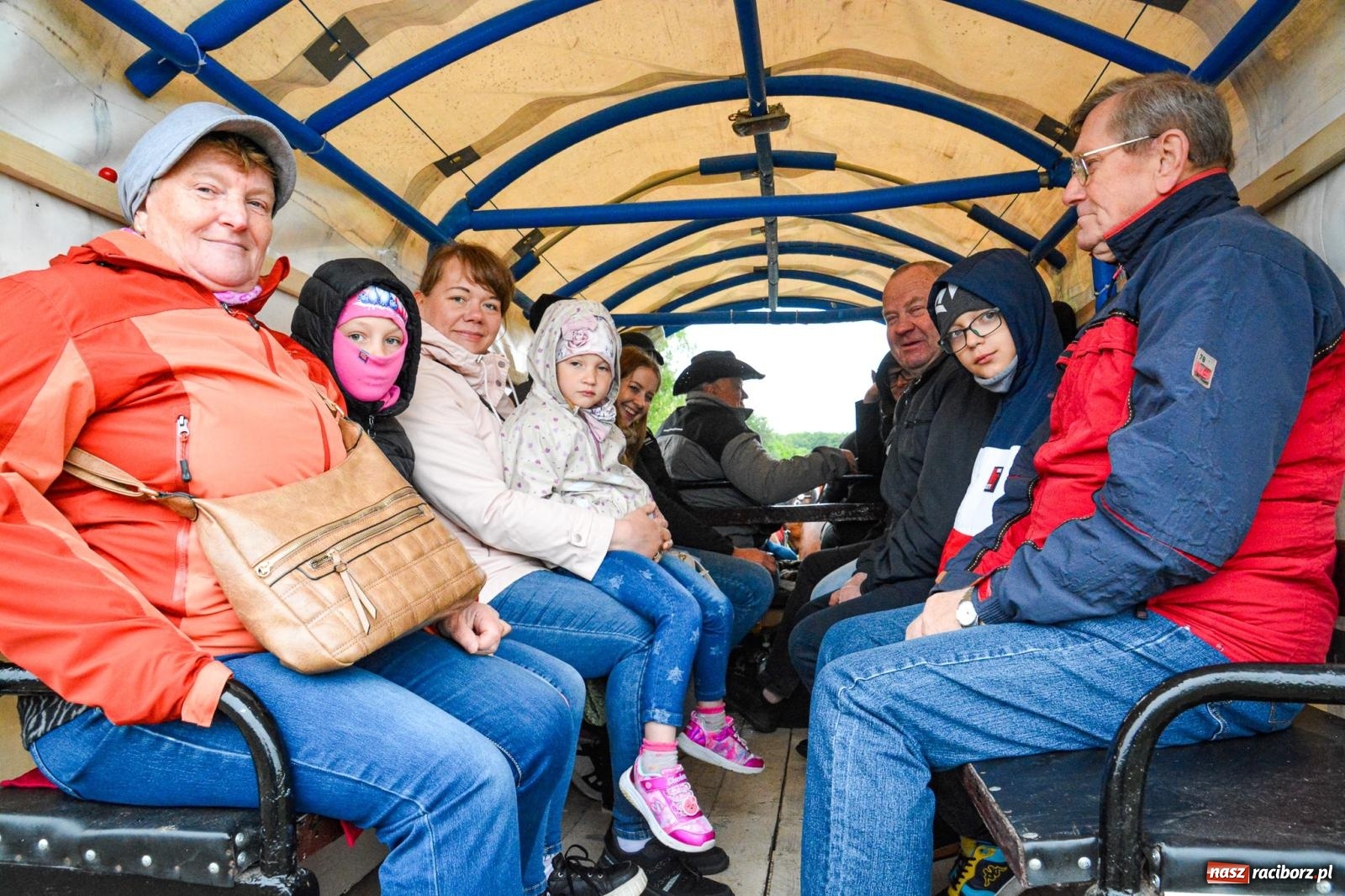 Zdjęcie w galerii na portalu naszraciborz.pl: Procesja św. Urbana w Kobyli odbyła się mimo deszczu. Wierni nie zawiedli wiadomości z regionu