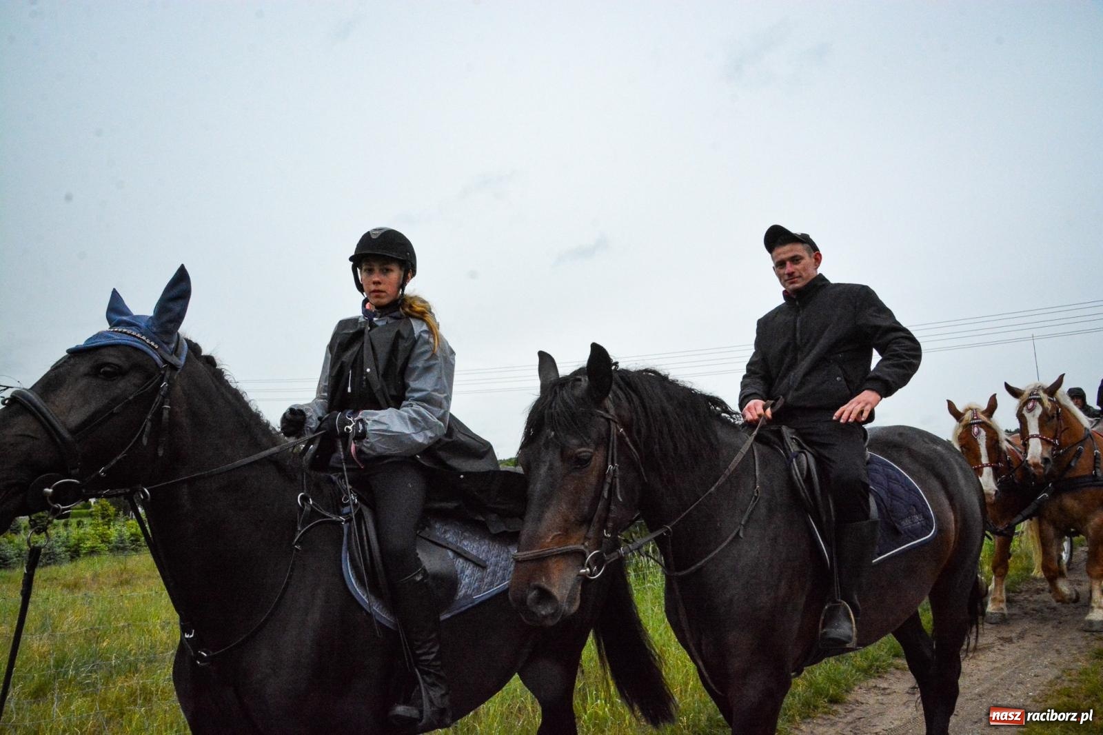 Zdjęcie w galerii na portalu naszraciborz.pl: Procesja św. Urbana w Kobyli odbyła się mimo deszczu. Wierni nie zawiedli wiadomości z regionu