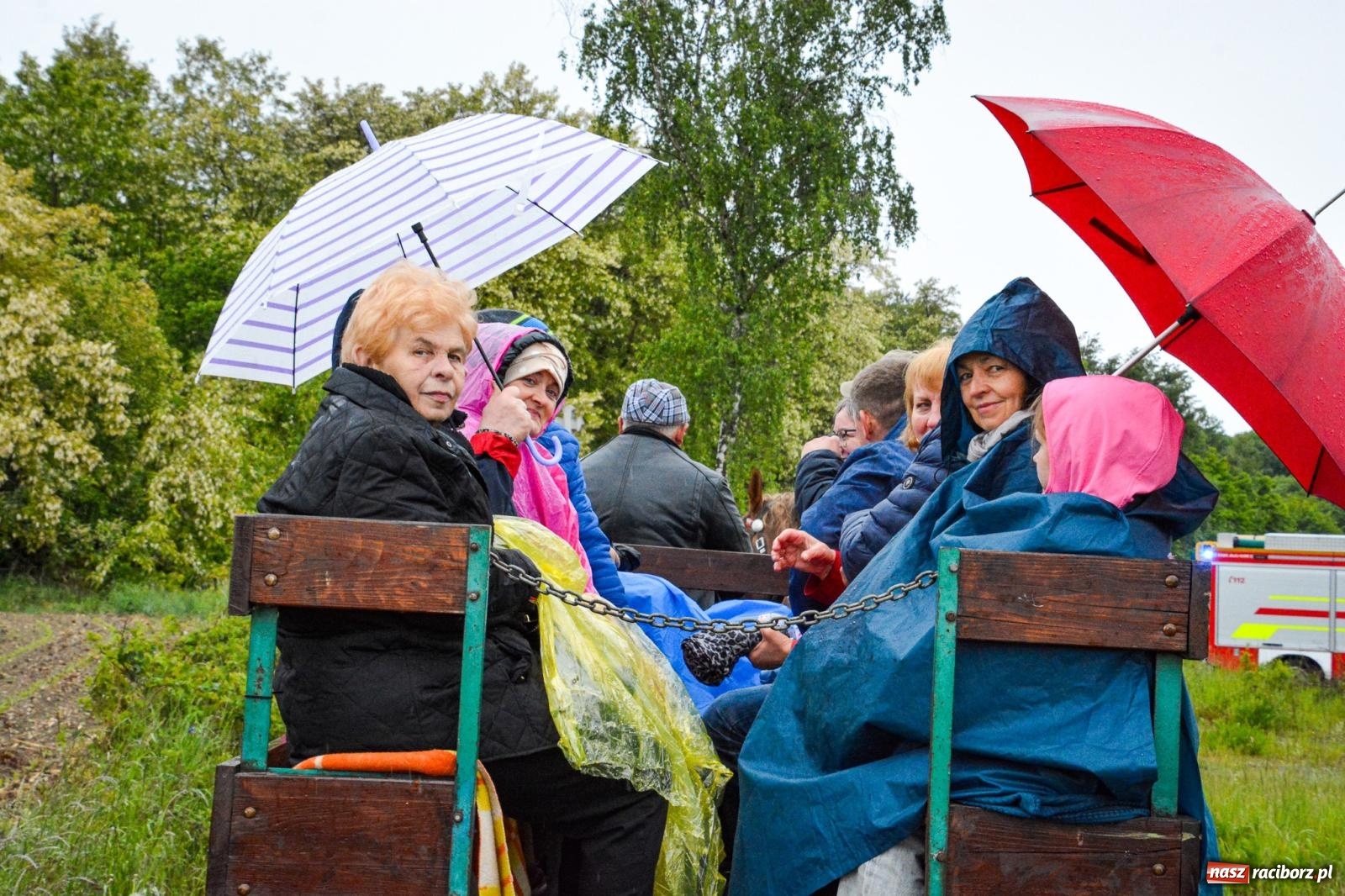 Zdjęcie w galerii na portalu naszraciborz.pl: Procesja św. Urbana w Kobyli odbyła się mimo deszczu. Wierni nie zawiedli wiadomości z regionu