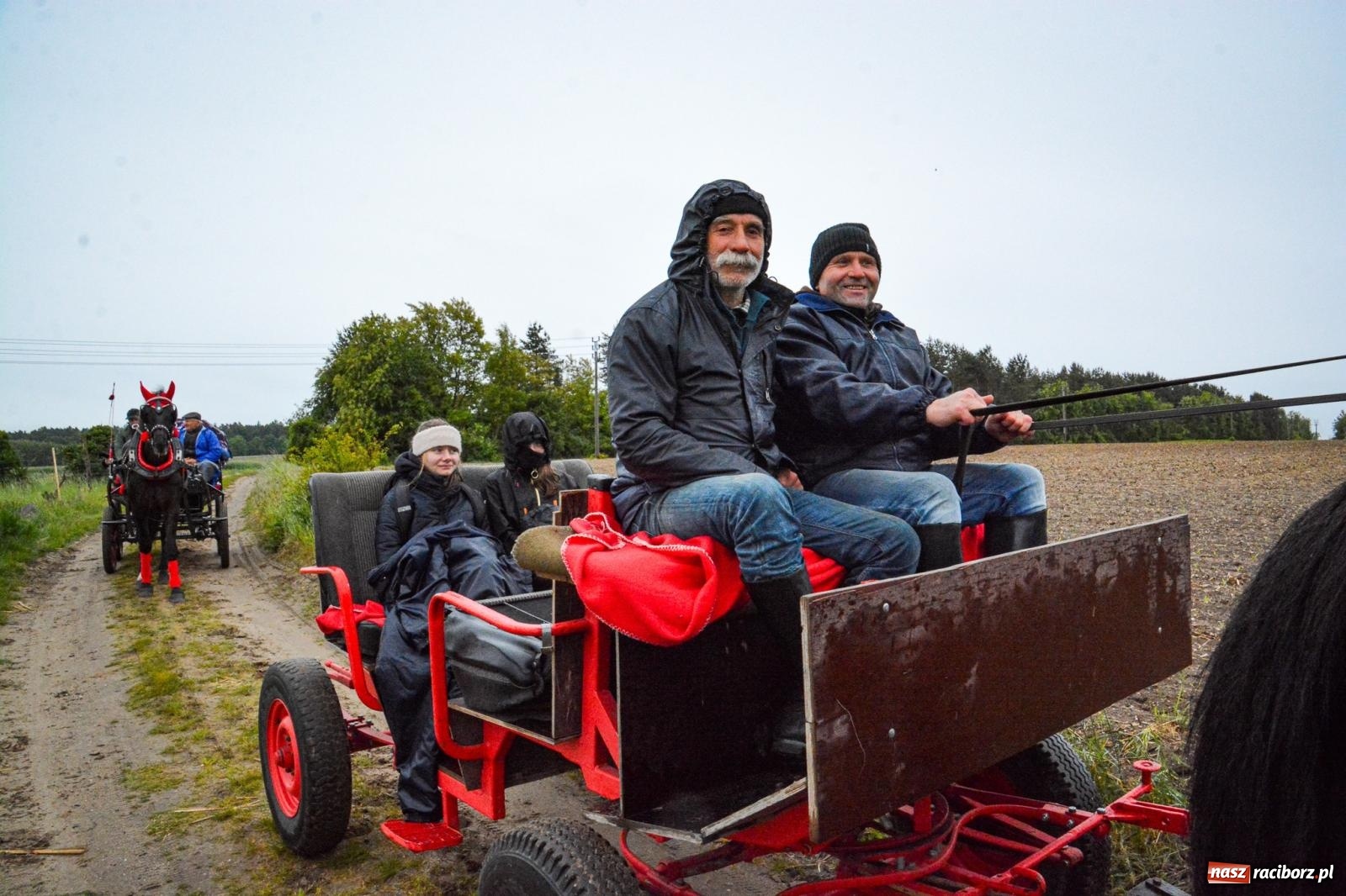 Zdjęcie w galerii na portalu naszraciborz.pl: Procesja św. Urbana w Kobyli odbyła się mimo deszczu. Wierni nie zawiedli wiadomości z regionu