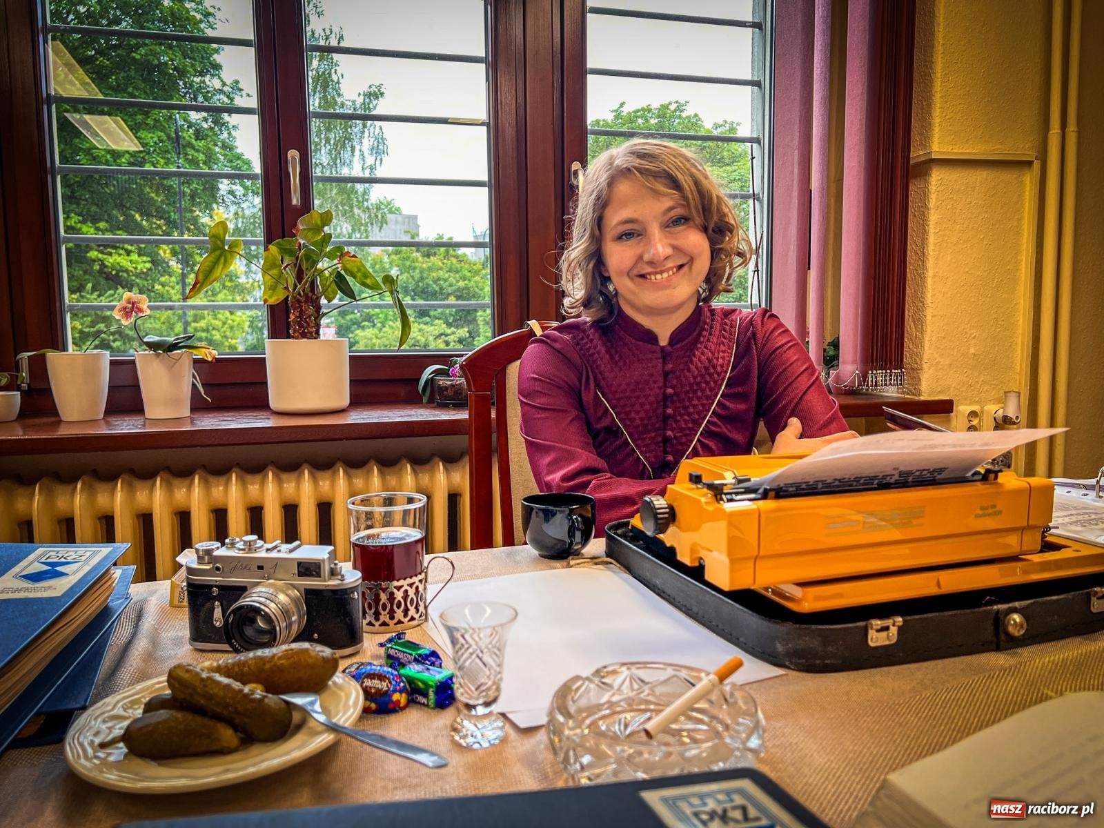 Zdjęcie w galerii na portalu naszraciborz.pl: Skosztowali czekolady z Sobtzikiem i spotkali nadburmistrza Bernerta. Noc Muzeów w raciborskim magistracie wiadomości z regionu