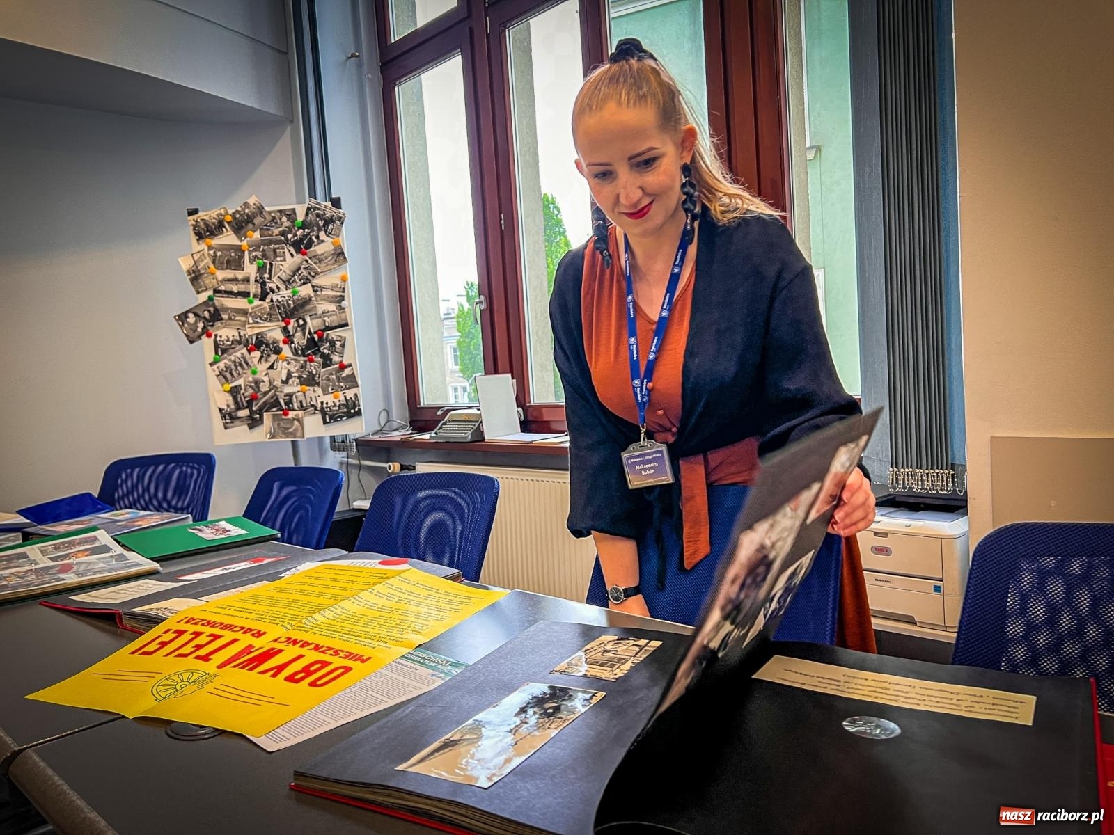 Zdjęcie w galerii na portalu naszraciborz.pl: Skosztowali czekolady z Sobtzikiem i spotkali nadburmistrza Bernerta. Noc Muzeów w raciborskim magistracie wiadomości z regionu