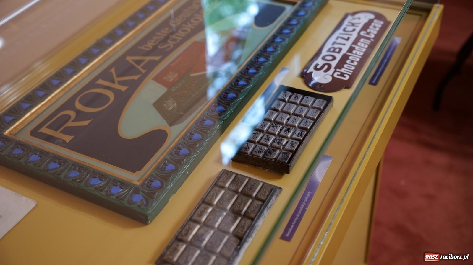 Zdjęcie w galerii na portalu naszraciborz.pl: Skosztowali czekolady z Sobtzikiem i spotkali nadburmistrza Bernerta. Noc Muzeów w raciborskim magistracie wiadomości z regionu