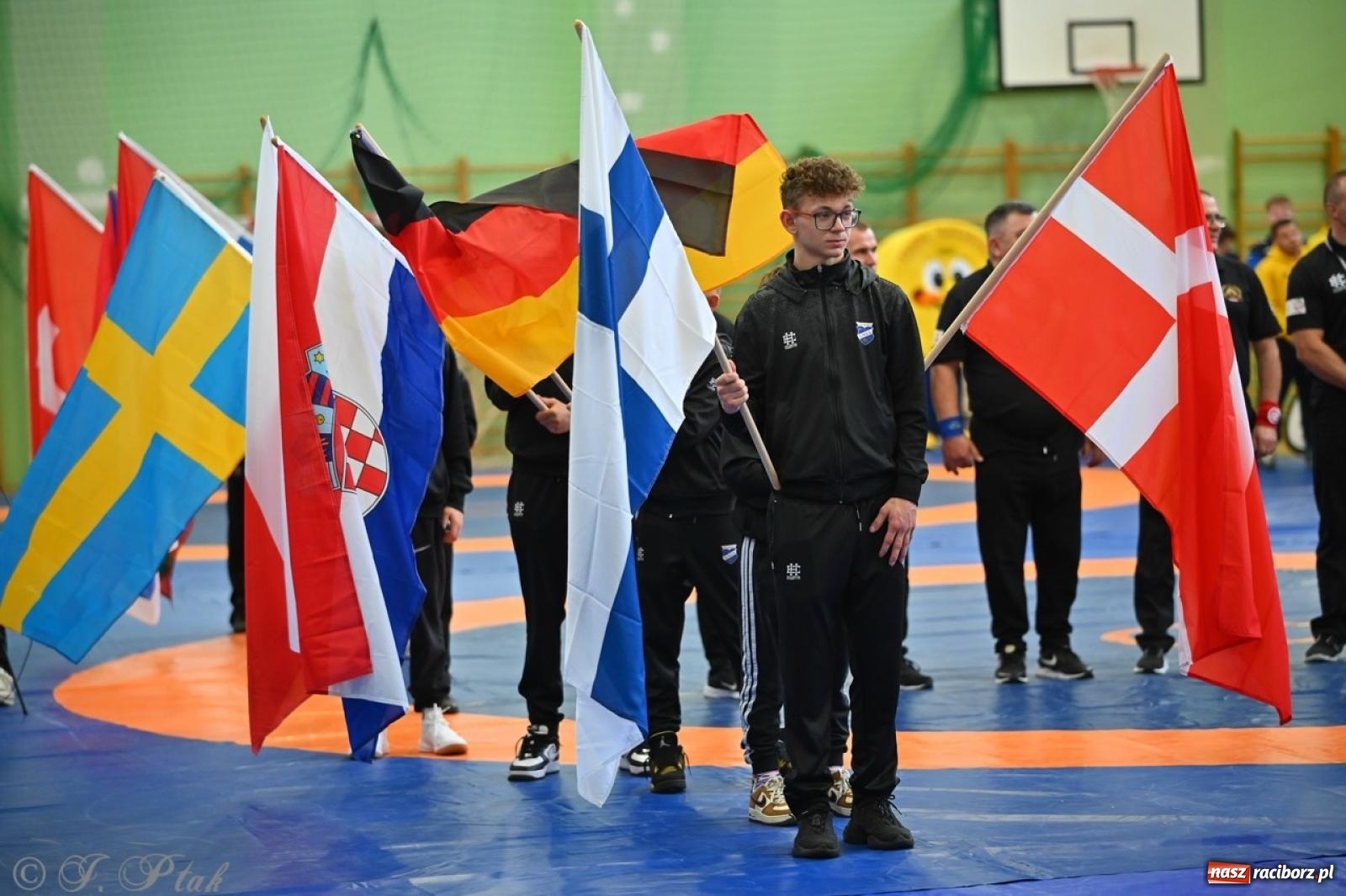 Zdjęcie w galerii na portalu naszraciborz.pl: Międzynarodowe starcie na matach. Racibórz gospodarzem Mistrzostw Polski Juniorów w zapasach klasycznych wiadomości z regionu