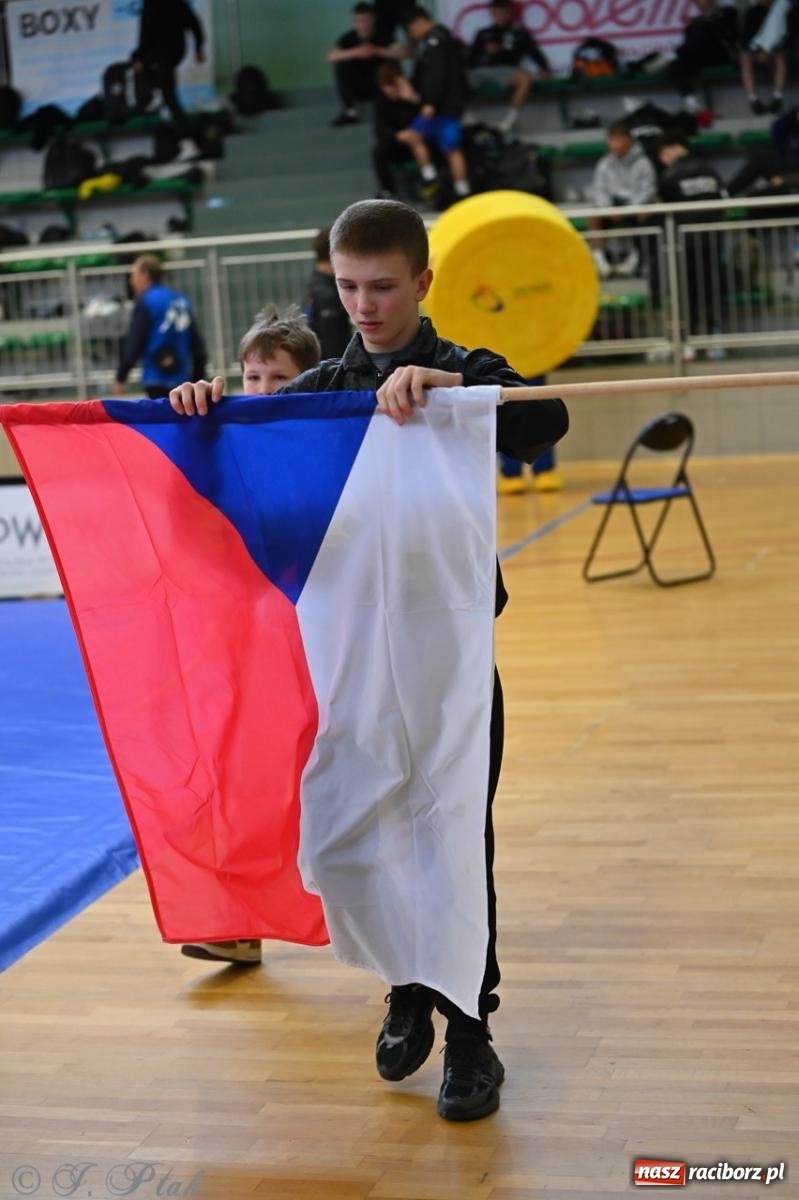 Zdjęcie w galerii na portalu naszraciborz.pl: Międzynarodowe starcie na matach. Racibórz gospodarzem Mistrzostw Polski Juniorów w zapasach klasycznych wiadomości z regionu