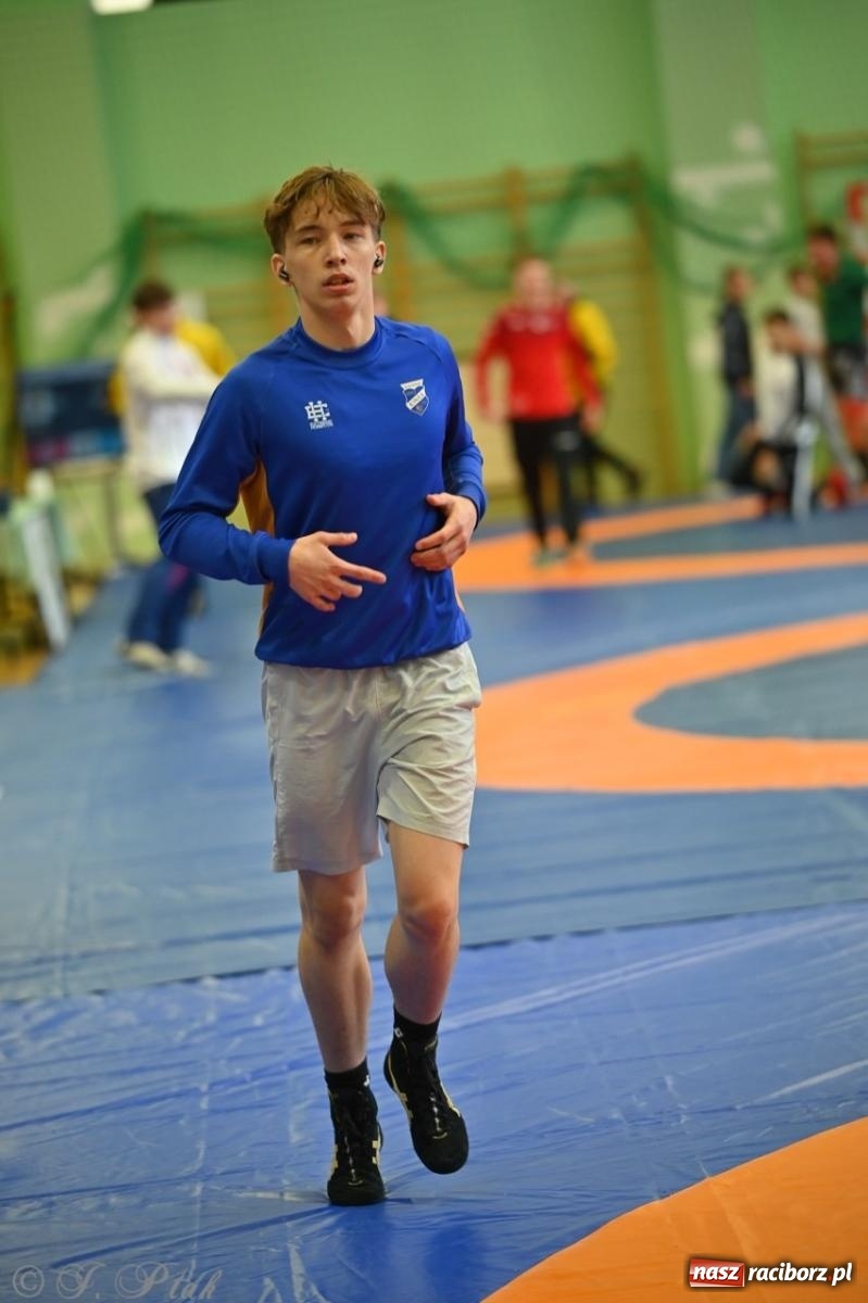 Zdjęcie w galerii na portalu naszraciborz.pl: Międzynarodowe starcie na matach. Racibórz gospodarzem Mistrzostw Polski Juniorów w zapasach klasycznych wiadomości z regionu