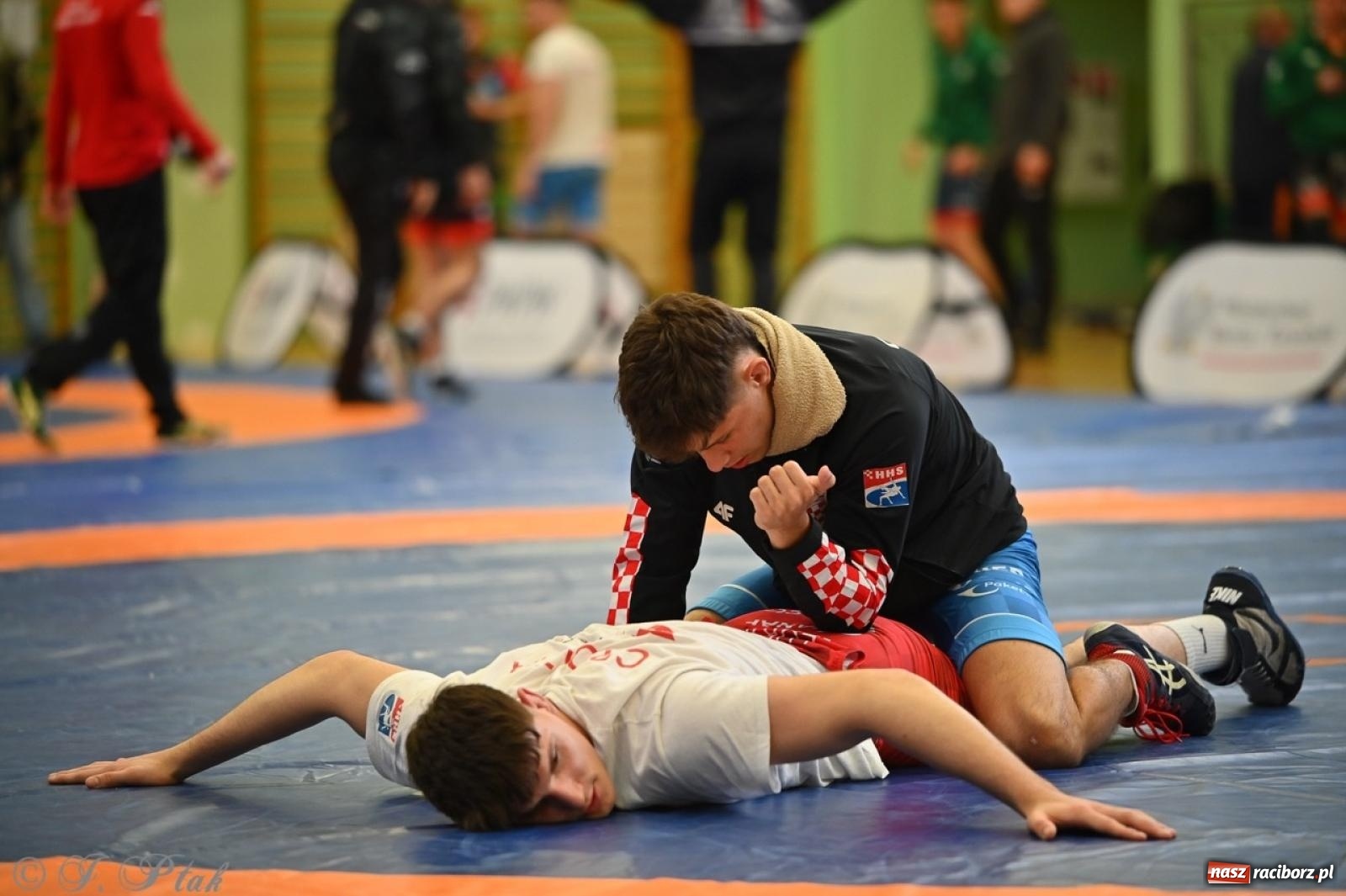 Zdjęcie w galerii na portalu naszraciborz.pl: Międzynarodowe starcie na matach. Racibórz gospodarzem Mistrzostw Polski Juniorów w zapasach klasycznych wiadomości z regionu