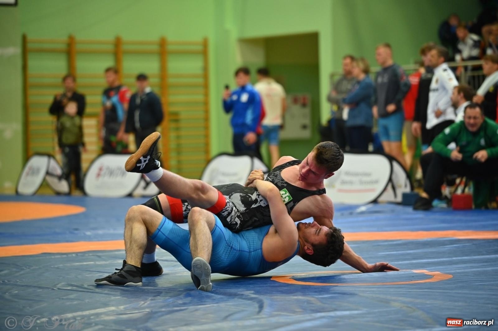Zdjęcie w galerii na portalu naszraciborz.pl: Międzynarodowe starcie na matach. Racibórz gospodarzem Mistrzostw Polski Juniorów w zapasach klasycznych wiadomości z regionu