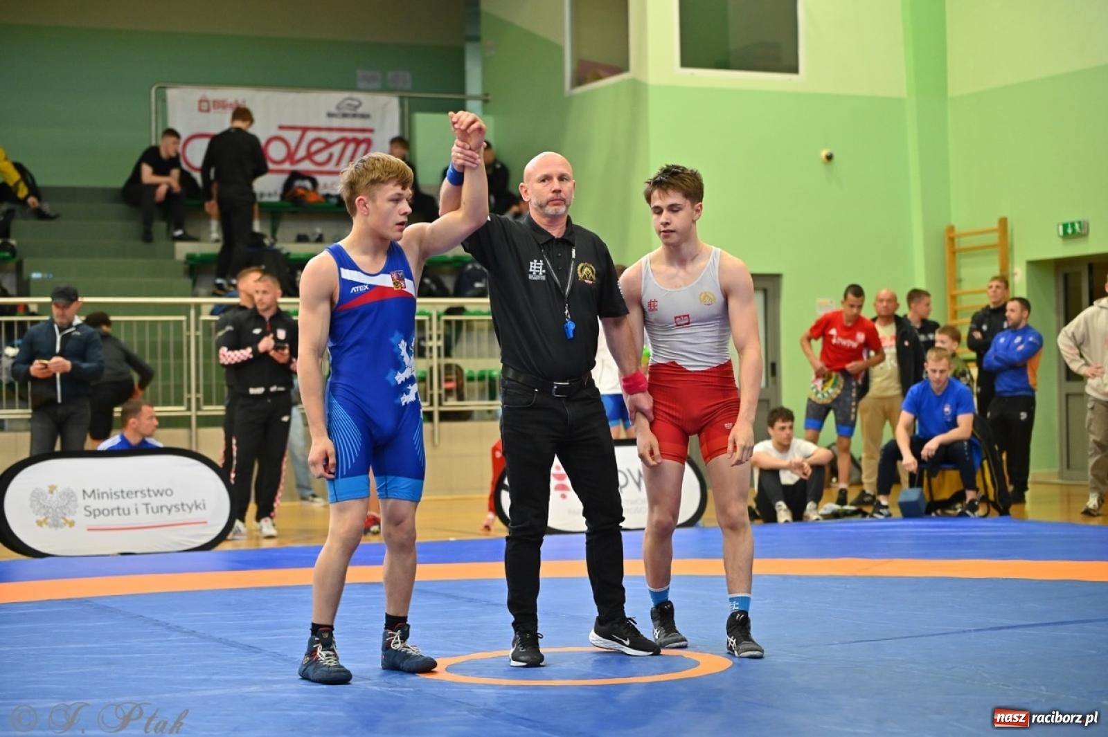 Zdjęcie w galerii na portalu naszraciborz.pl: Międzynarodowe starcie na matach. Racibórz gospodarzem Mistrzostw Polski Juniorów w zapasach klasycznych wiadomości z regionu