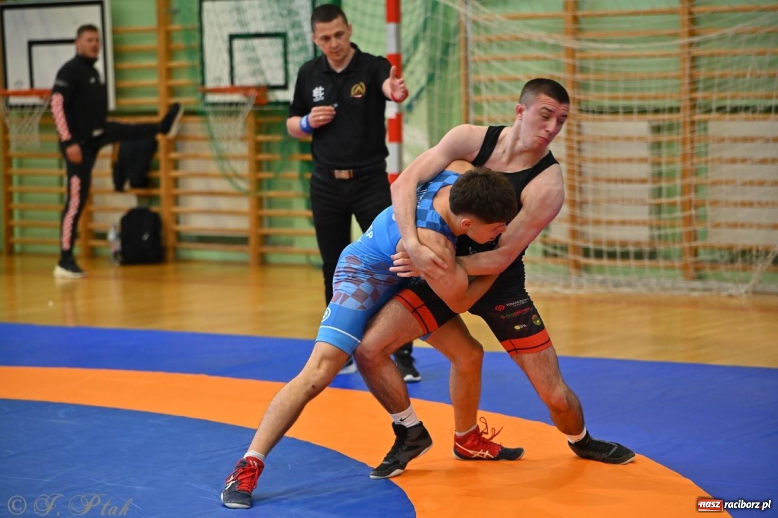 Zdjęcie w galerii na portalu naszraciborz.pl: Międzynarodowe starcie na matach. Racibórz gospodarzem Mistrzostw Polski Juniorów w zapasach klasycznych wiadomości z regionu