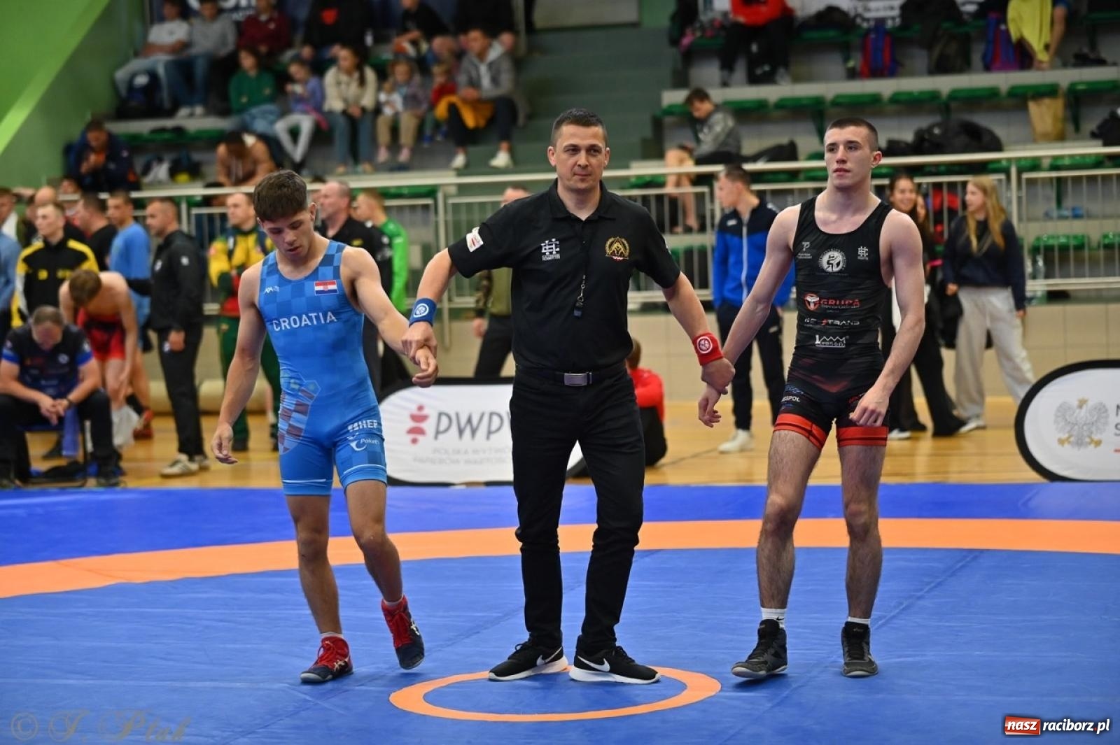 Zdjęcie w galerii na portalu naszraciborz.pl: Międzynarodowe starcie na matach. Racibórz gospodarzem Mistrzostw Polski Juniorów w zapasach klasycznych wiadomości z regionu