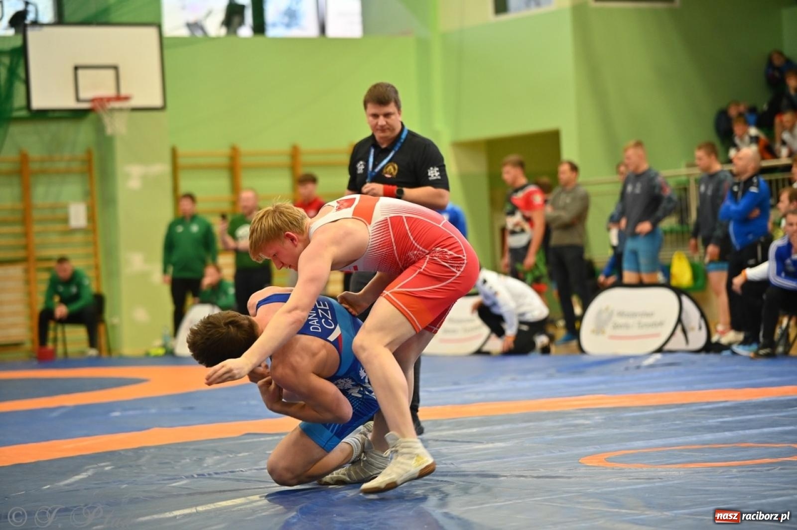 Zdjęcie w galerii na portalu naszraciborz.pl: Międzynarodowe starcie na matach. Racibórz gospodarzem Mistrzostw Polski Juniorów w zapasach klasycznych wiadomości z regionu