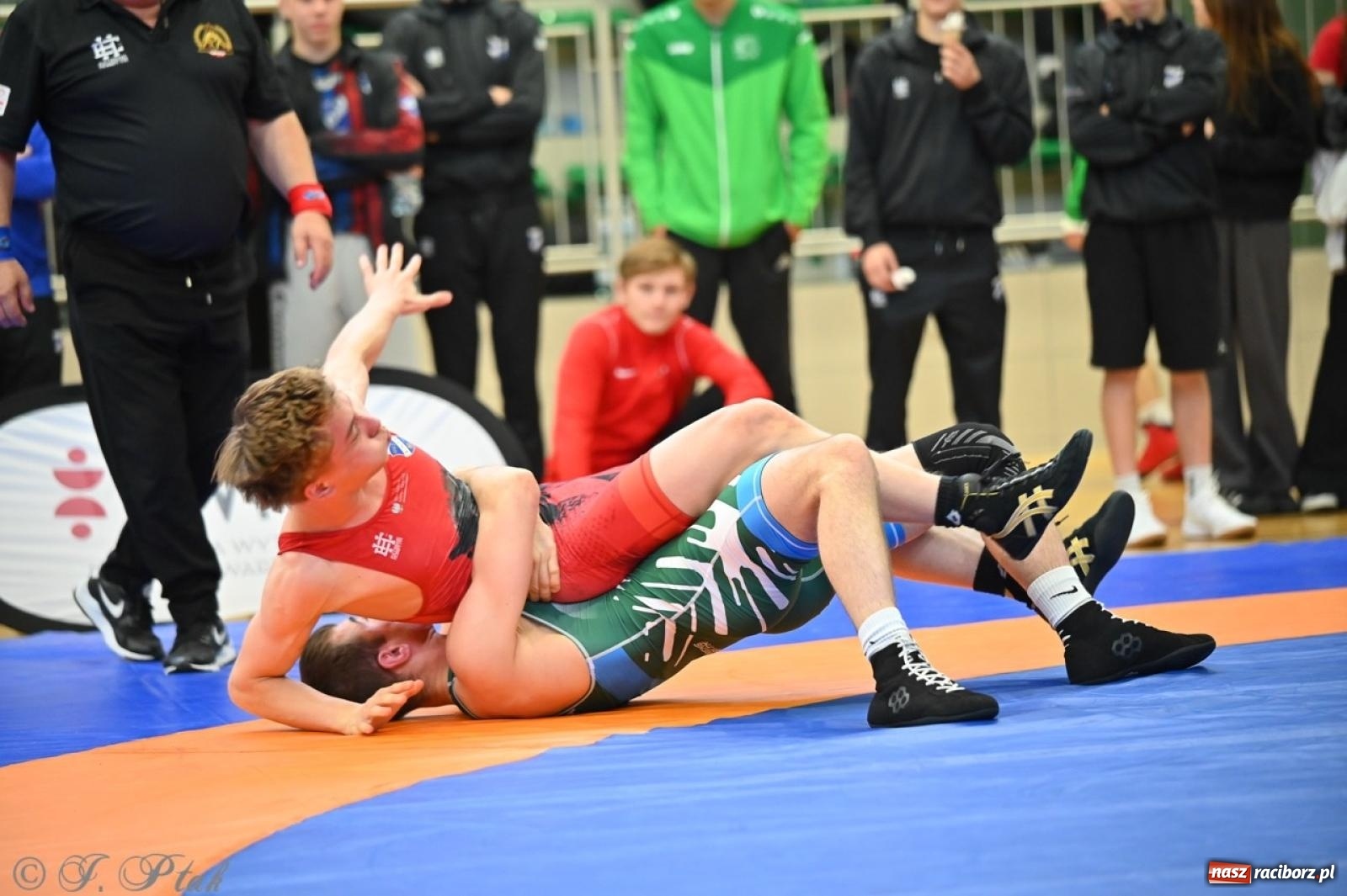 Zdjęcie w galerii na portalu naszraciborz.pl: Międzynarodowe starcie na matach. Racibórz gospodarzem Mistrzostw Polski Juniorów w zapasach klasycznych wiadomości z regionu