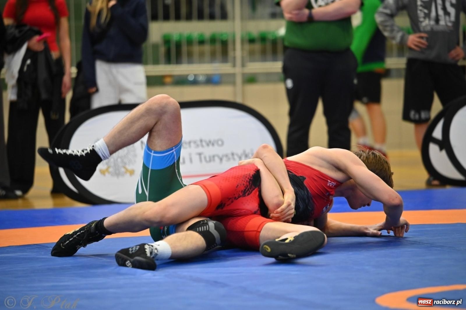 Zdjęcie w galerii na portalu naszraciborz.pl: Międzynarodowe starcie na matach. Racibórz gospodarzem Mistrzostw Polski Juniorów w zapasach klasycznych wiadomości z regionu