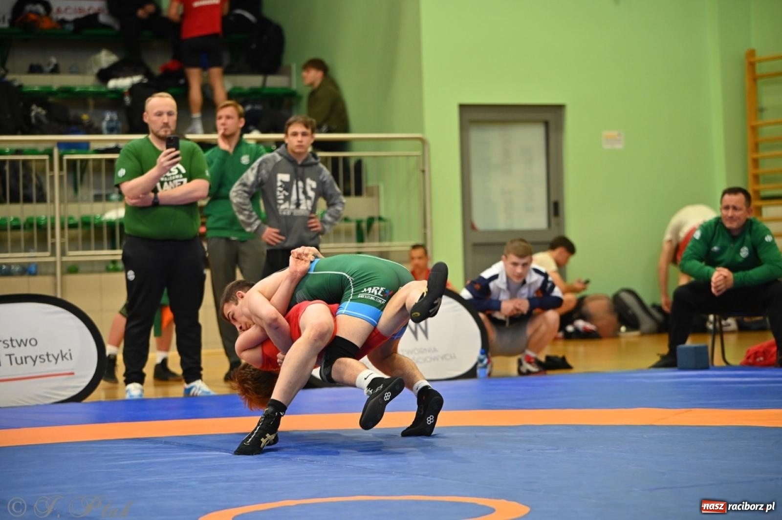 Zdjęcie w galerii na portalu naszraciborz.pl: Międzynarodowe starcie na matach. Racibórz gospodarzem Mistrzostw Polski Juniorów w zapasach klasycznych wiadomości z regionu