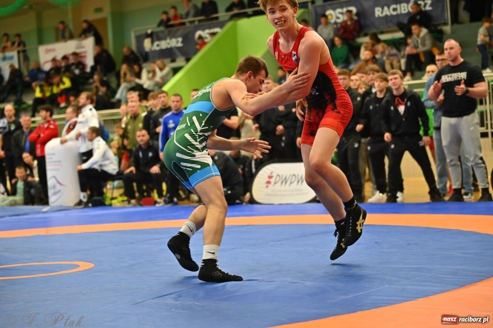 Zdjęcie w galerii na portalu naszraciborz.pl: Międzynarodowe starcie na matach. Racibórz gospodarzem Mistrzostw Polski Juniorów w zapasach klasycznych wiadomości z regionu