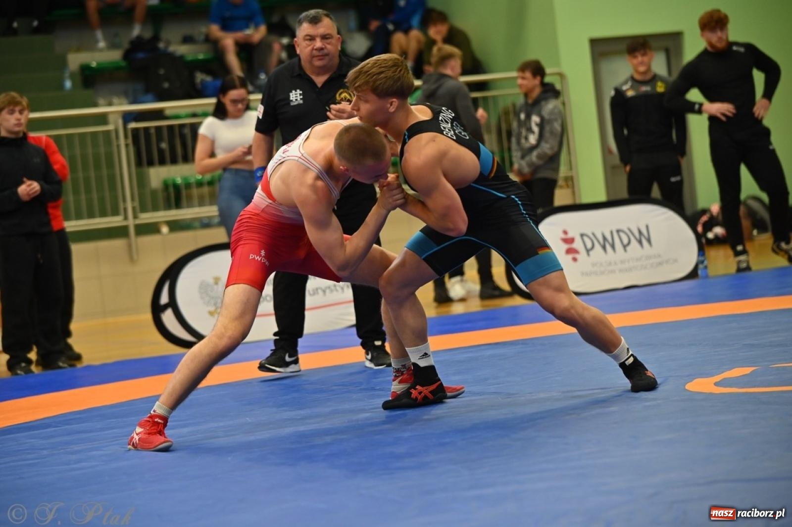 Zdjęcie w galerii na portalu naszraciborz.pl: Międzynarodowe starcie na matach. Racibórz gospodarzem Mistrzostw Polski Juniorów w zapasach klasycznych wiadomości z regionu