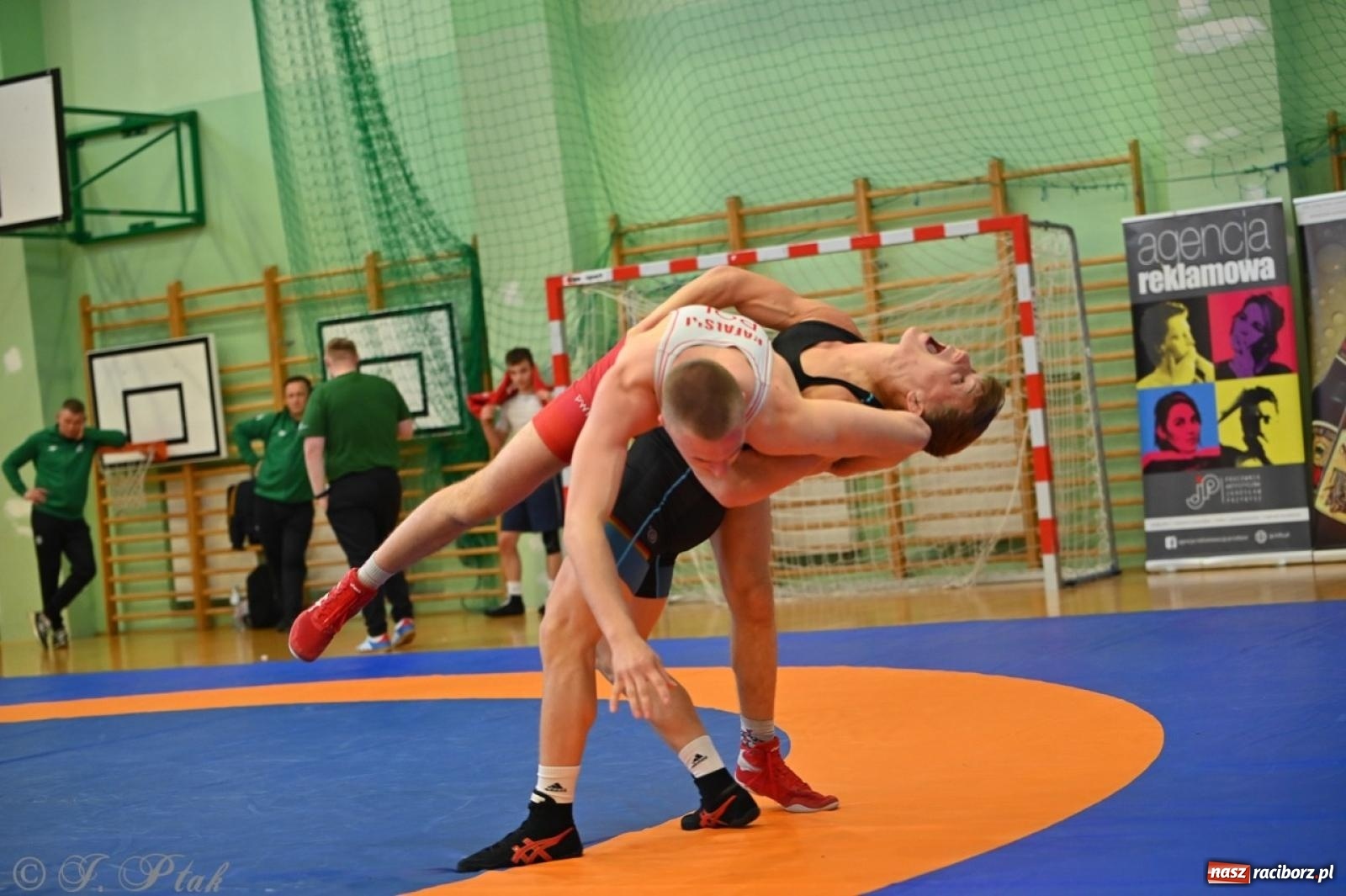 Zdjęcie w galerii na portalu naszraciborz.pl: Międzynarodowe starcie na matach. Racibórz gospodarzem Mistrzostw Polski Juniorów w zapasach klasycznych wiadomości z regionu