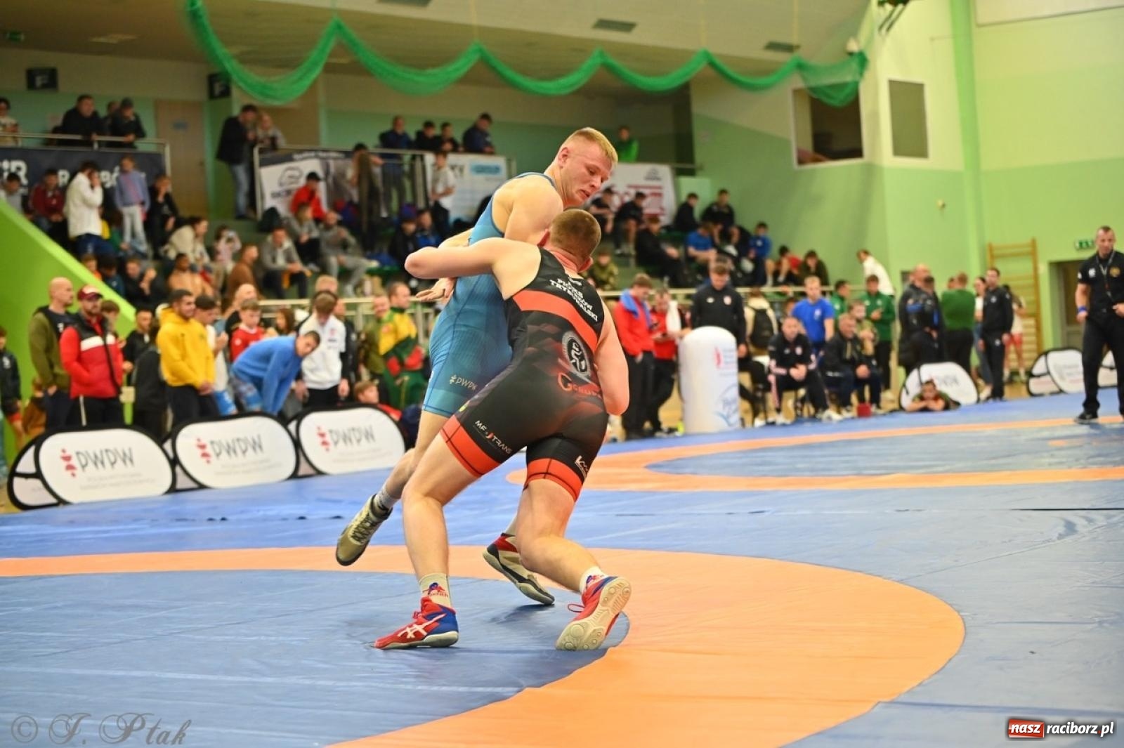 Zdjęcie w galerii na portalu naszraciborz.pl: Międzynarodowe starcie na matach. Racibórz gospodarzem Mistrzostw Polski Juniorów w zapasach klasycznych wiadomości z regionu