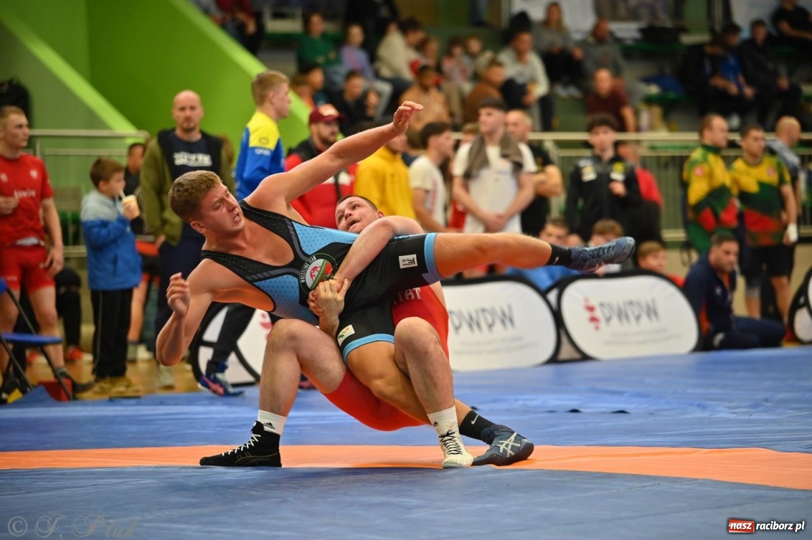Zdjęcie w galerii na portalu naszraciborz.pl: Międzynarodowe starcie na matach. Racibórz gospodarzem Mistrzostw Polski Juniorów w zapasach klasycznych wiadomości z regionu
