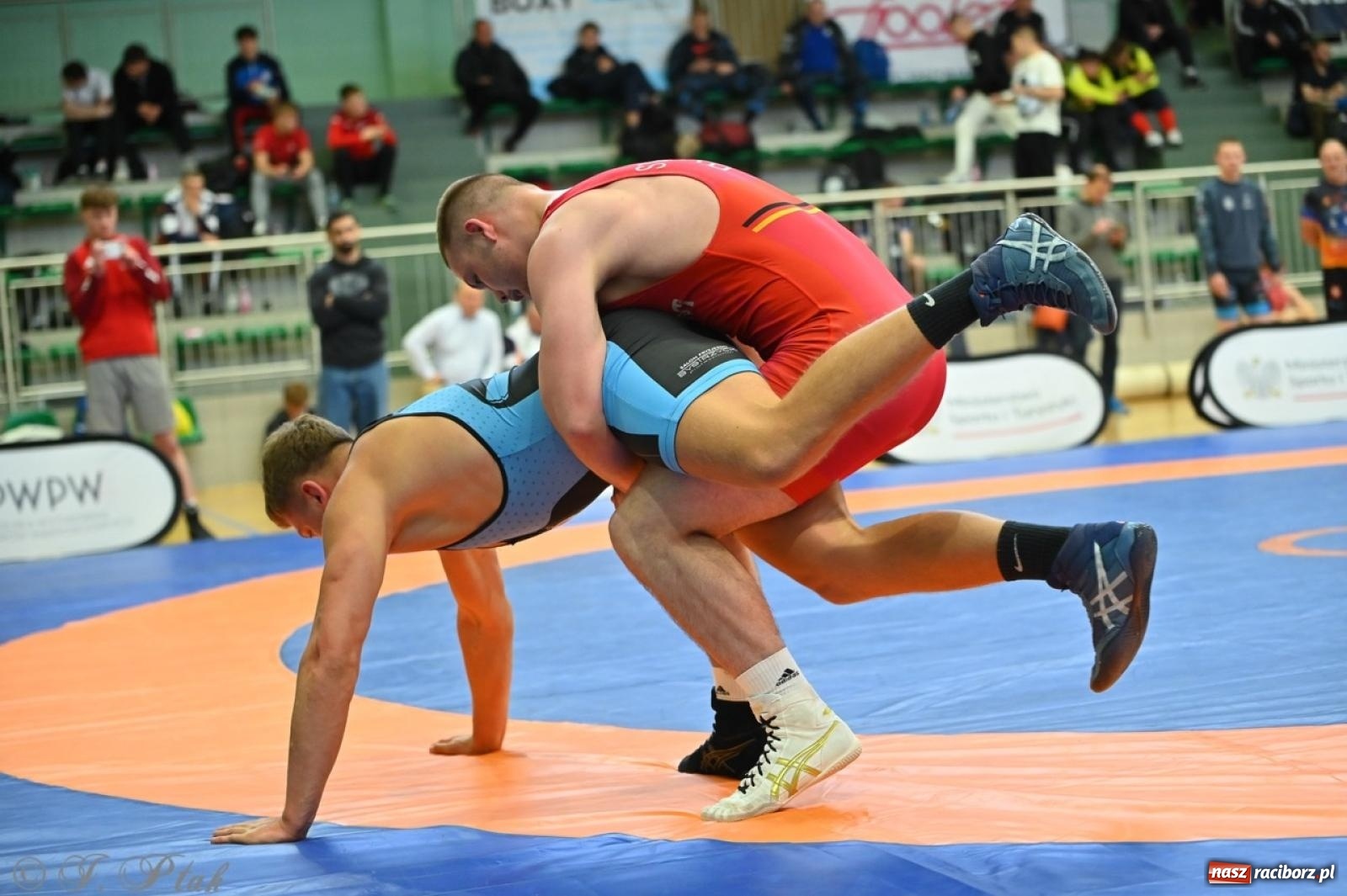 Zdjęcie w galerii na portalu naszraciborz.pl: Międzynarodowe starcie na matach. Racibórz gospodarzem Mistrzostw Polski Juniorów w zapasach klasycznych wiadomości z regionu