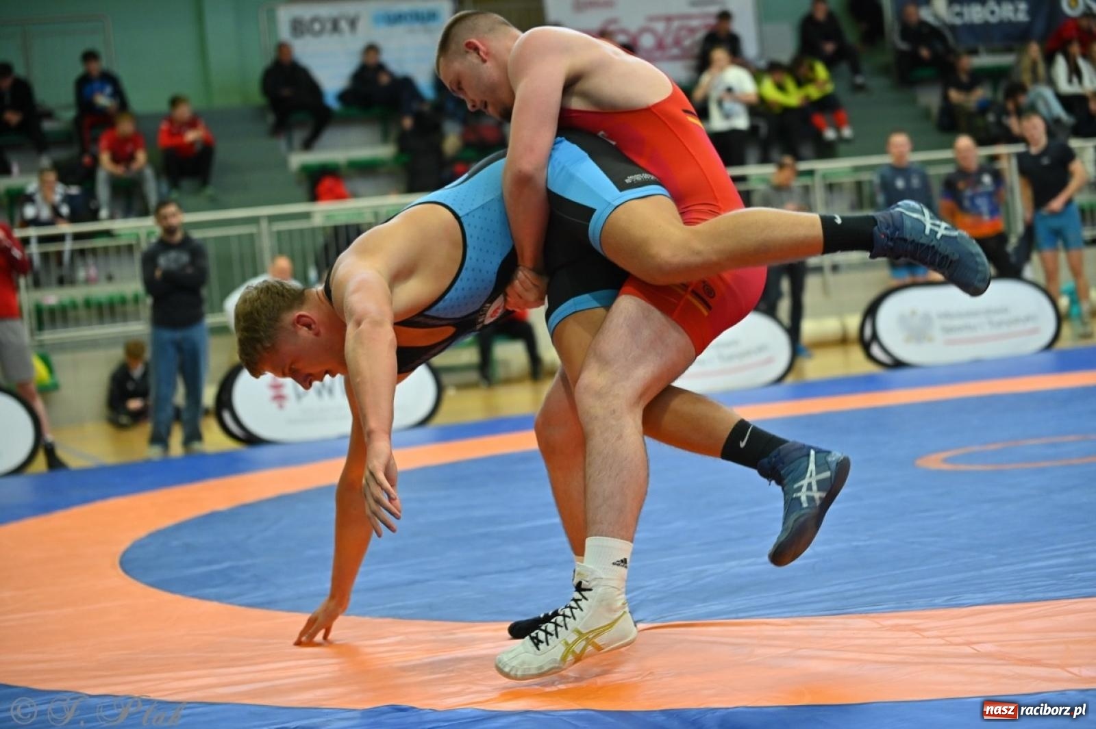 Zdjęcie w galerii na portalu naszraciborz.pl: Międzynarodowe starcie na matach. Racibórz gospodarzem Mistrzostw Polski Juniorów w zapasach klasycznych wiadomości z regionu
