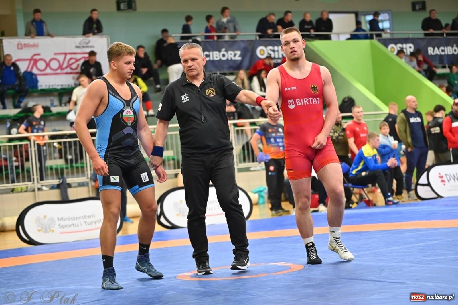 Zdjęcie w galerii na portalu naszraciborz.pl: Międzynarodowe starcie na matach. Racibórz gospodarzem Mistrzostw Polski Juniorów w zapasach klasycznych wiadomości z regionu