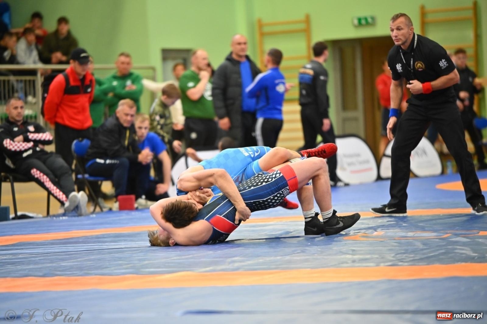 Zdjęcie w galerii na portalu naszraciborz.pl: Międzynarodowe starcie na matach. Racibórz gospodarzem Mistrzostw Polski Juniorów w zapasach klasycznych wiadomości z regionu
