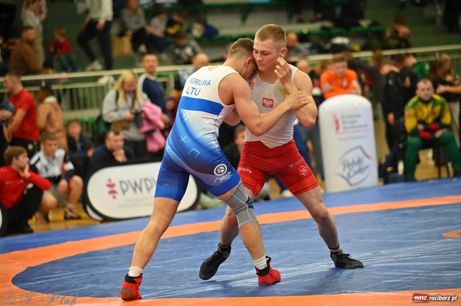 Zdjęcie w galerii na portalu naszraciborz.pl: Międzynarodowe starcie na matach. Racibórz gospodarzem Mistrzostw Polski Juniorów w zapasach klasycznych wiadomości z regionu