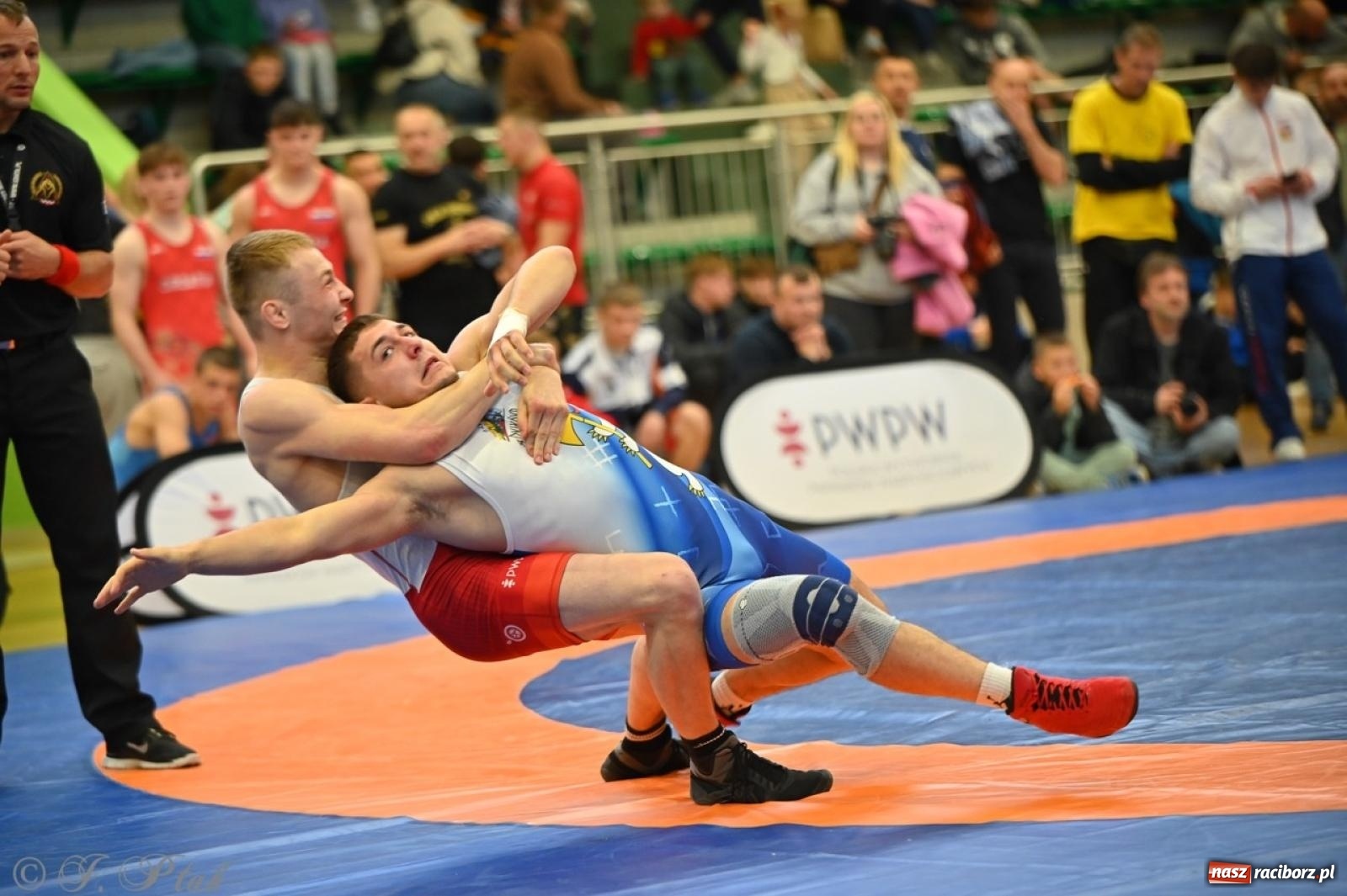 Zdjęcie w galerii na portalu naszraciborz.pl: Międzynarodowe starcie na matach. Racibórz gospodarzem Mistrzostw Polski Juniorów w zapasach klasycznych wiadomości z regionu