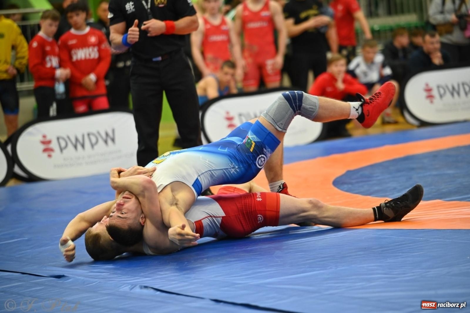 Zdjęcie w galerii na portalu naszraciborz.pl: Międzynarodowe starcie na matach. Racibórz gospodarzem Mistrzostw Polski Juniorów w zapasach klasycznych wiadomości z regionu