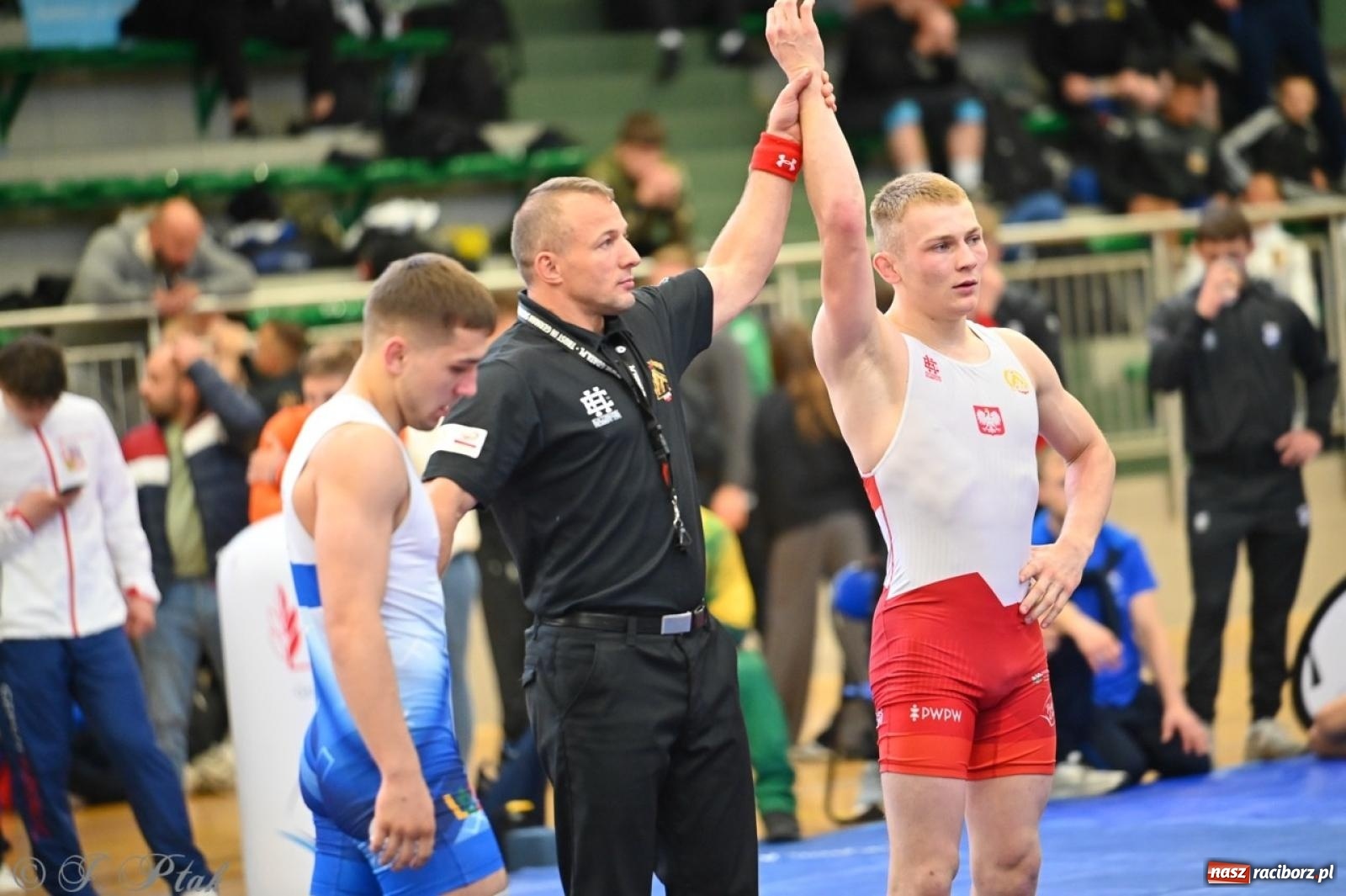 Zdjęcie w galerii na portalu naszraciborz.pl: Międzynarodowe starcie na matach. Racibórz gospodarzem Mistrzostw Polski Juniorów w zapasach klasycznych wiadomości z regionu