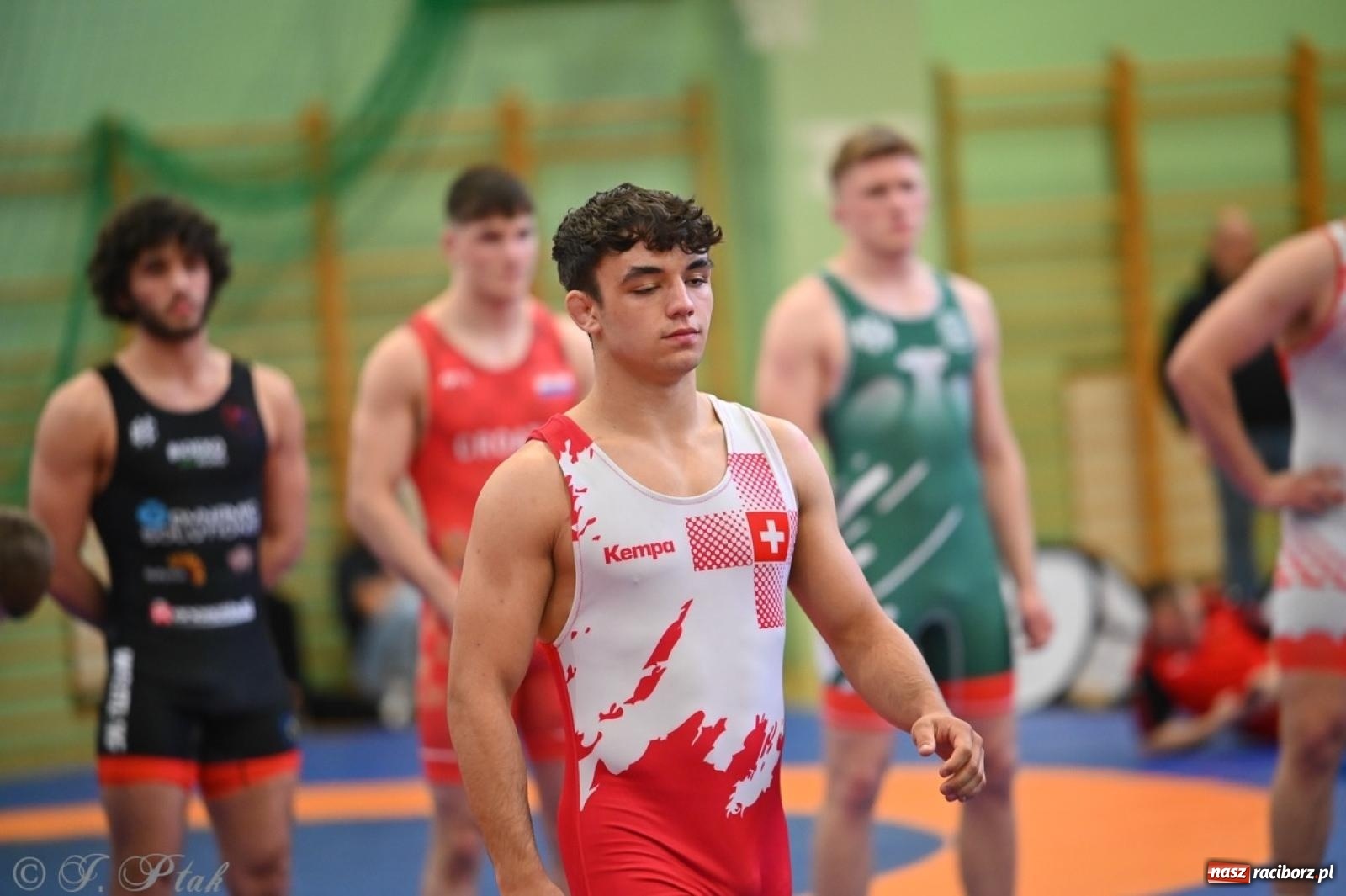 Zdjęcie w galerii na portalu naszraciborz.pl: Międzynarodowe starcie na matach. Racibórz gospodarzem Mistrzostw Polski Juniorów w zapasach klasycznych wiadomości z regionu