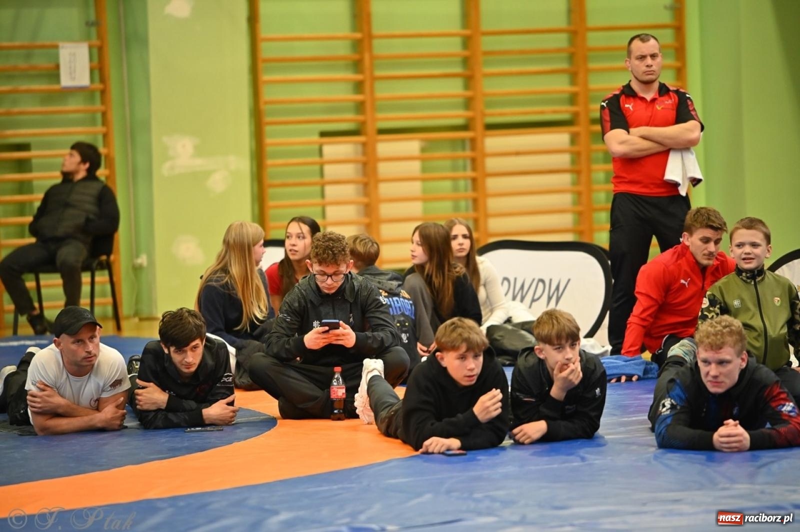 Zdjęcie w galerii na portalu naszraciborz.pl: Międzynarodowe starcie na matach. Racibórz gospodarzem Mistrzostw Polski Juniorów w zapasach klasycznych wiadomości z regionu