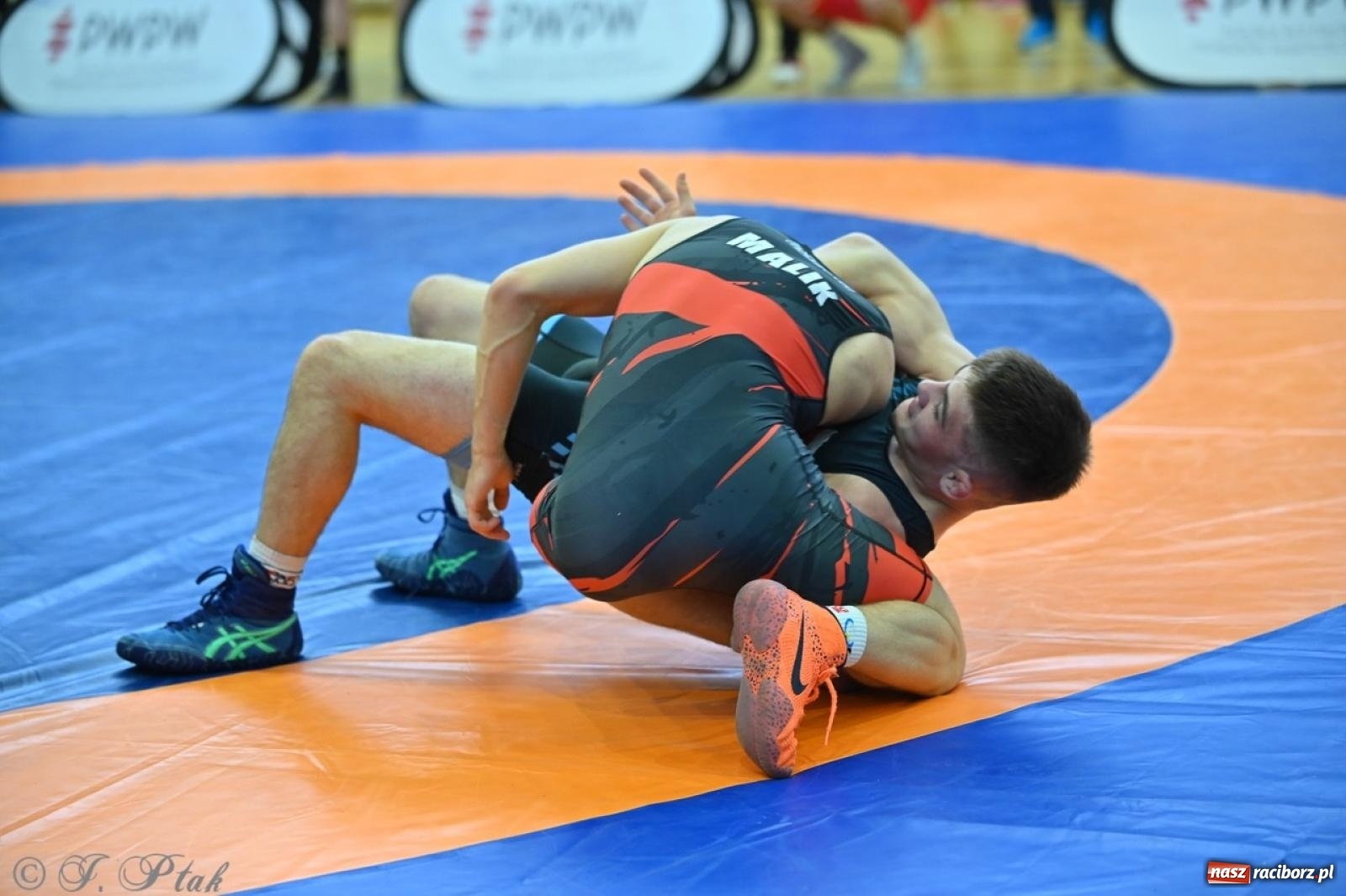 Zdjęcie w galerii na portalu naszraciborz.pl: Międzynarodowe starcie na matach. Racibórz gospodarzem Mistrzostw Polski Juniorów w zapasach klasycznych wiadomości z regionu