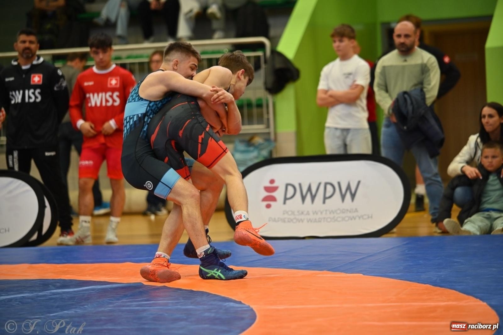 Zdjęcie w galerii na portalu naszraciborz.pl: Międzynarodowe starcie na matach. Racibórz gospodarzem Mistrzostw Polski Juniorów w zapasach klasycznych wiadomości z regionu