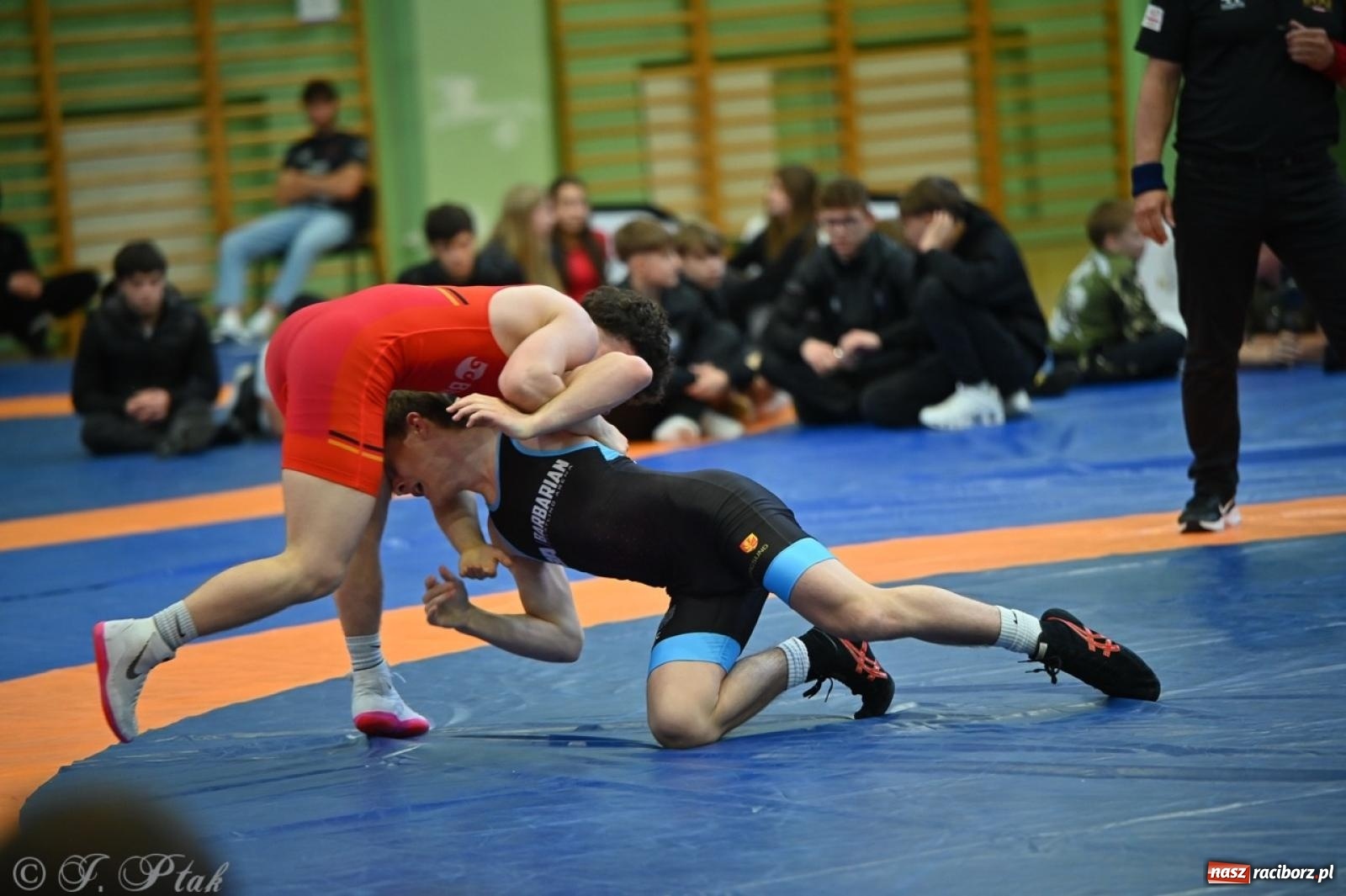 Zdjęcie w galerii na portalu naszraciborz.pl: Międzynarodowe starcie na matach. Racibórz gospodarzem Mistrzostw Polski Juniorów w zapasach klasycznych wiadomości z regionu