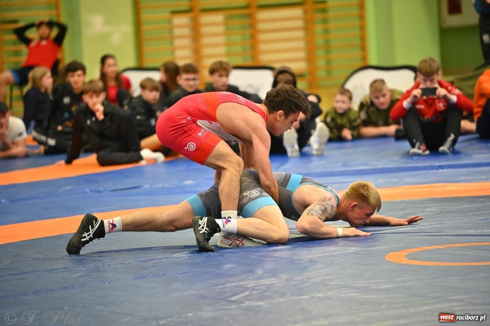 Zdjęcie w galerii na portalu naszraciborz.pl: Międzynarodowe starcie na matach. Racibórz gospodarzem Mistrzostw Polski Juniorów w zapasach klasycznych wiadomości z regionu