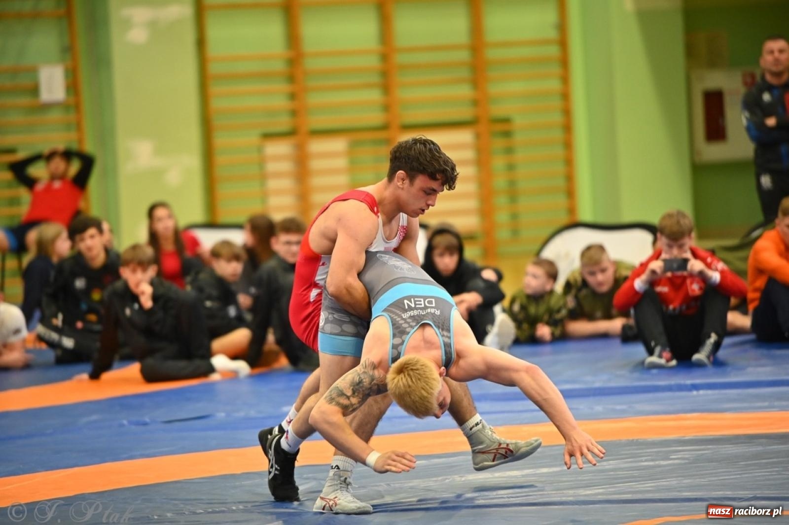 Zdjęcie w galerii na portalu naszraciborz.pl: Międzynarodowe starcie na matach. Racibórz gospodarzem Mistrzostw Polski Juniorów w zapasach klasycznych wiadomości z regionu