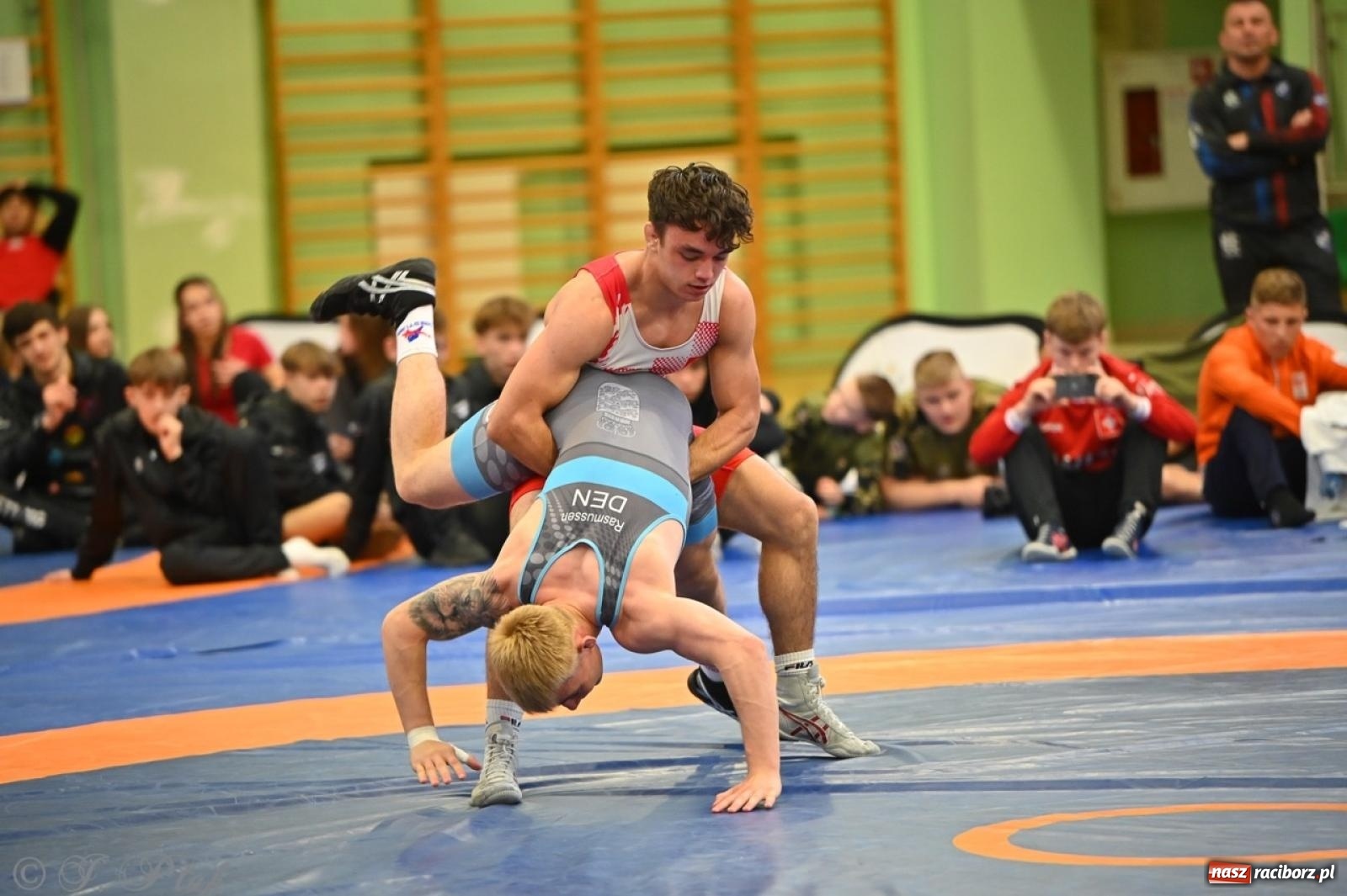 Zdjęcie w galerii na portalu naszraciborz.pl: Międzynarodowe starcie na matach. Racibórz gospodarzem Mistrzostw Polski Juniorów w zapasach klasycznych wiadomości z regionu