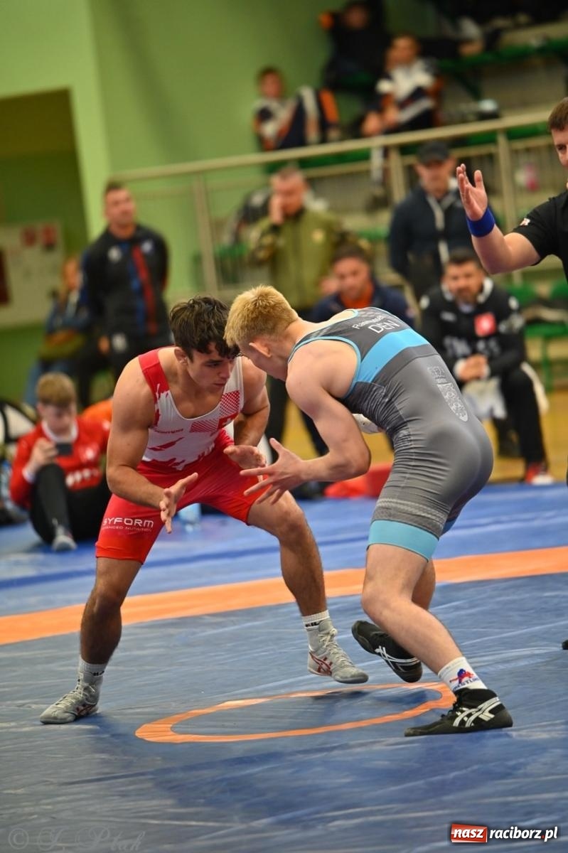 Zdjęcie w galerii na portalu naszraciborz.pl: Międzynarodowe starcie na matach. Racibórz gospodarzem Mistrzostw Polski Juniorów w zapasach klasycznych wiadomości z regionu